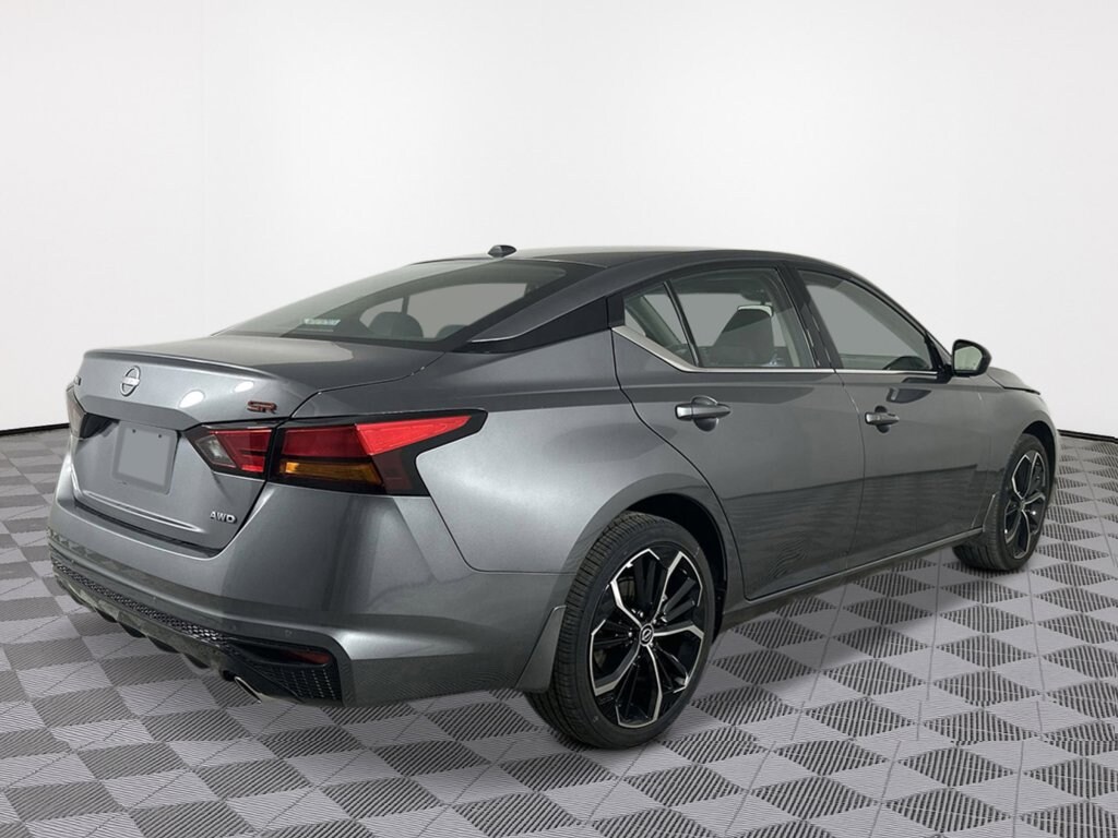 New 2025 Nissan Altima SR Sedan