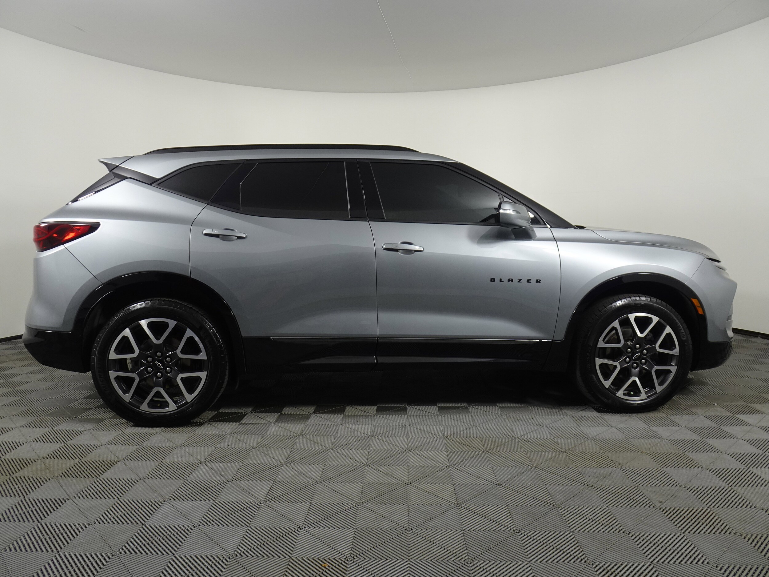 2023 Chevrolet Blazer RS photo 2