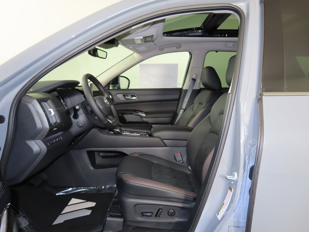 New 2026 Nissan Pathfinder Platinum SUV