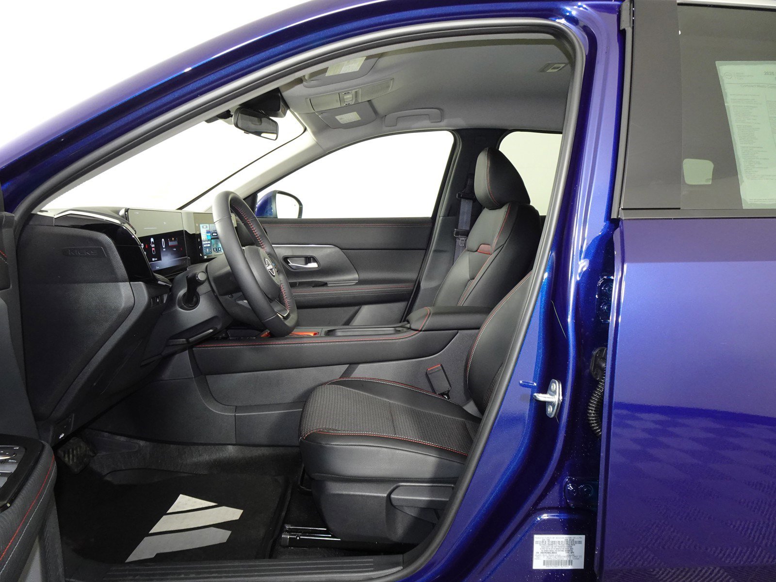 2025 Nissan Kicks SR photo 4