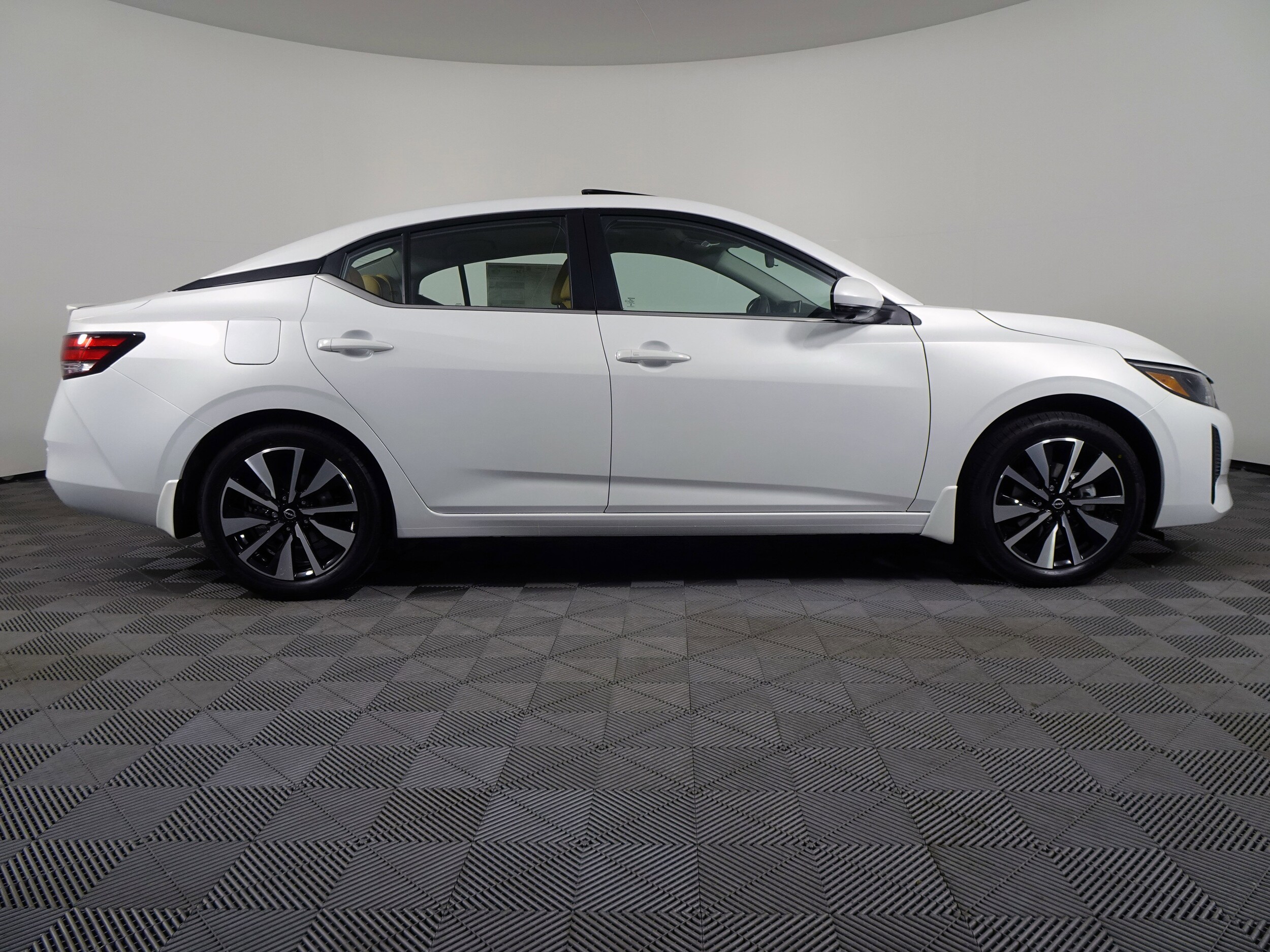 2025 Nissan Sentra SV photo 2