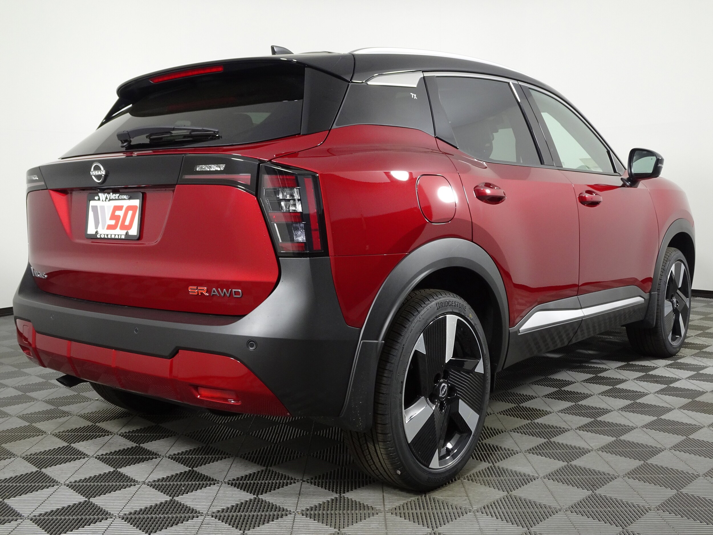2025 Nissan Kicks SR photo 3