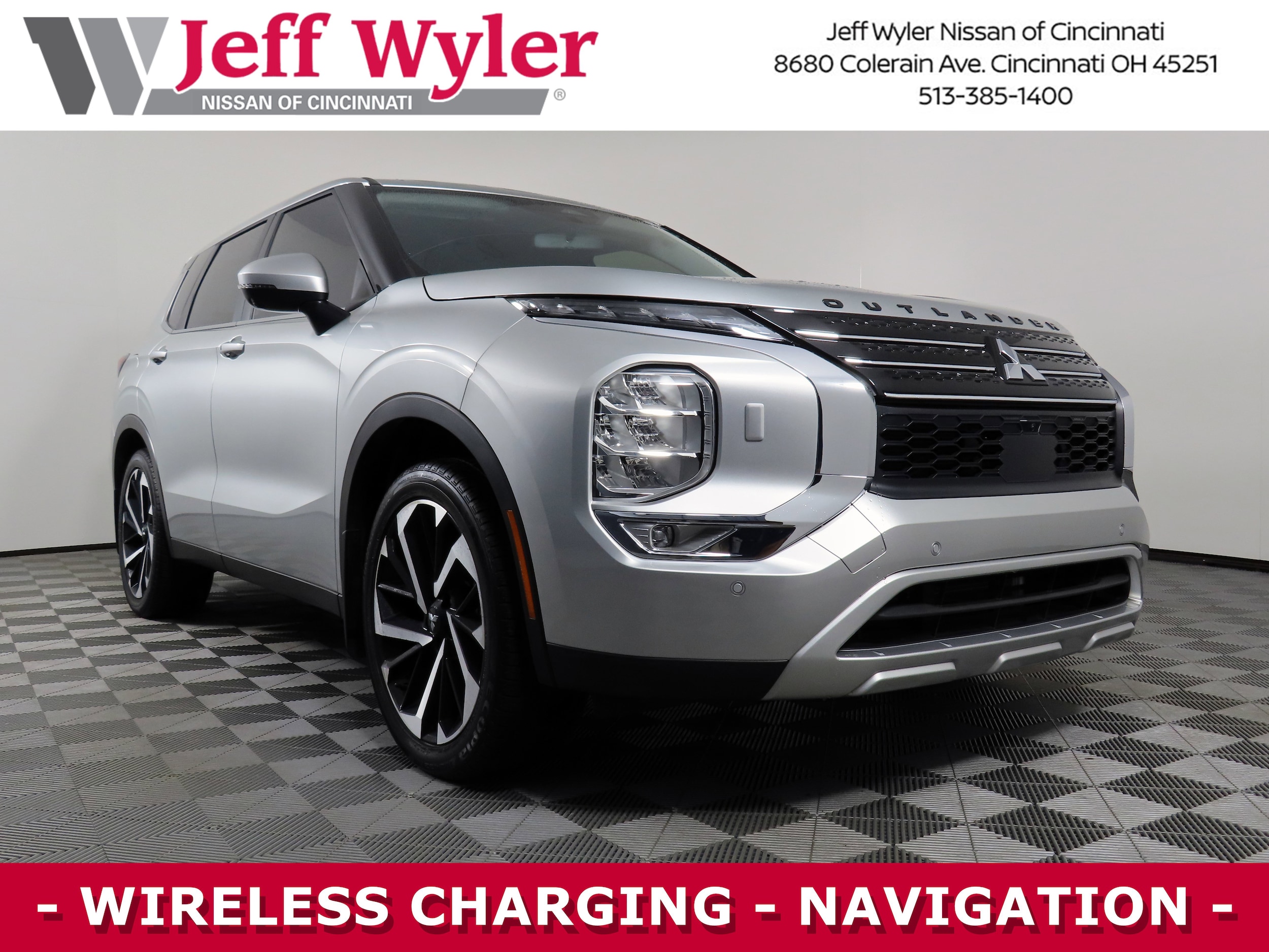 2024 Mitsubishi Outlander SE's photo