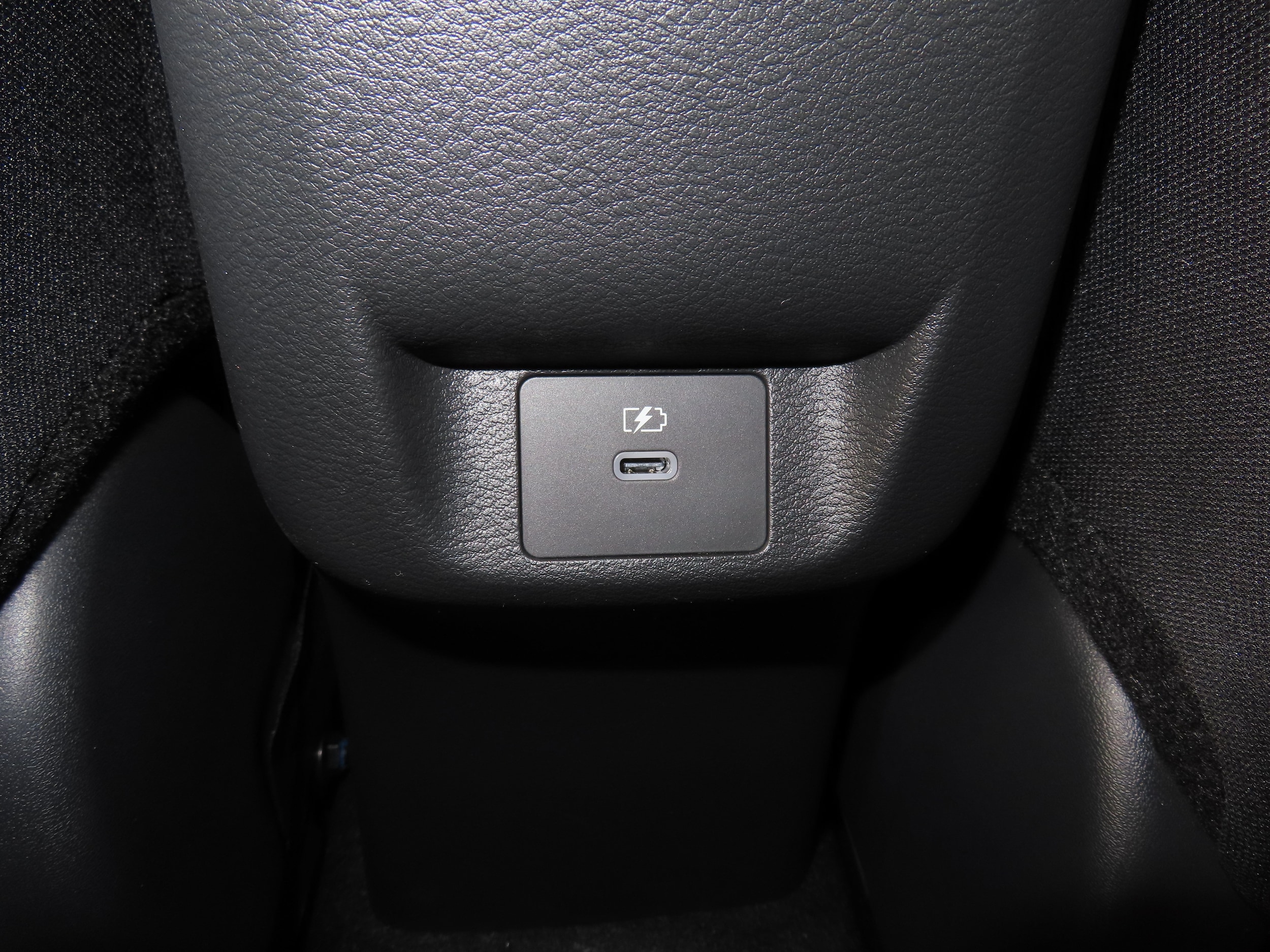2025 Nissan Versa Sedan SV - Photo 28
