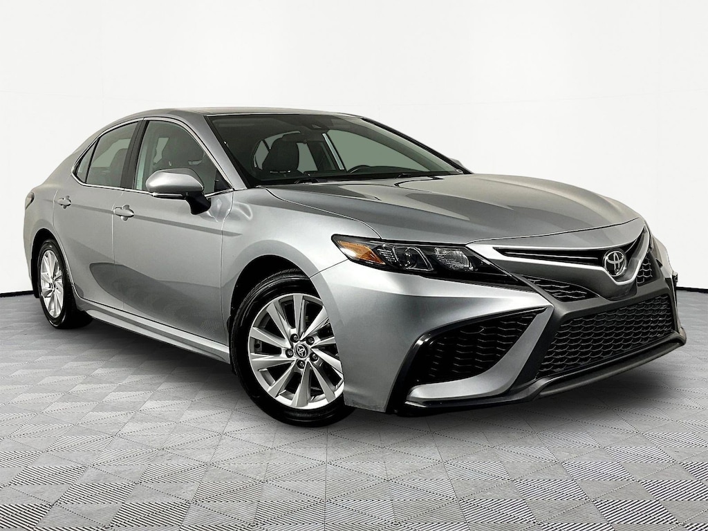 Used 2023 Toyota Camry SE Sedan