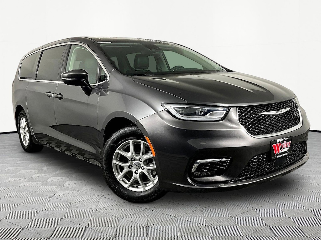 Used 2023 Chrysler Pacifica Touring L Minivan/Van