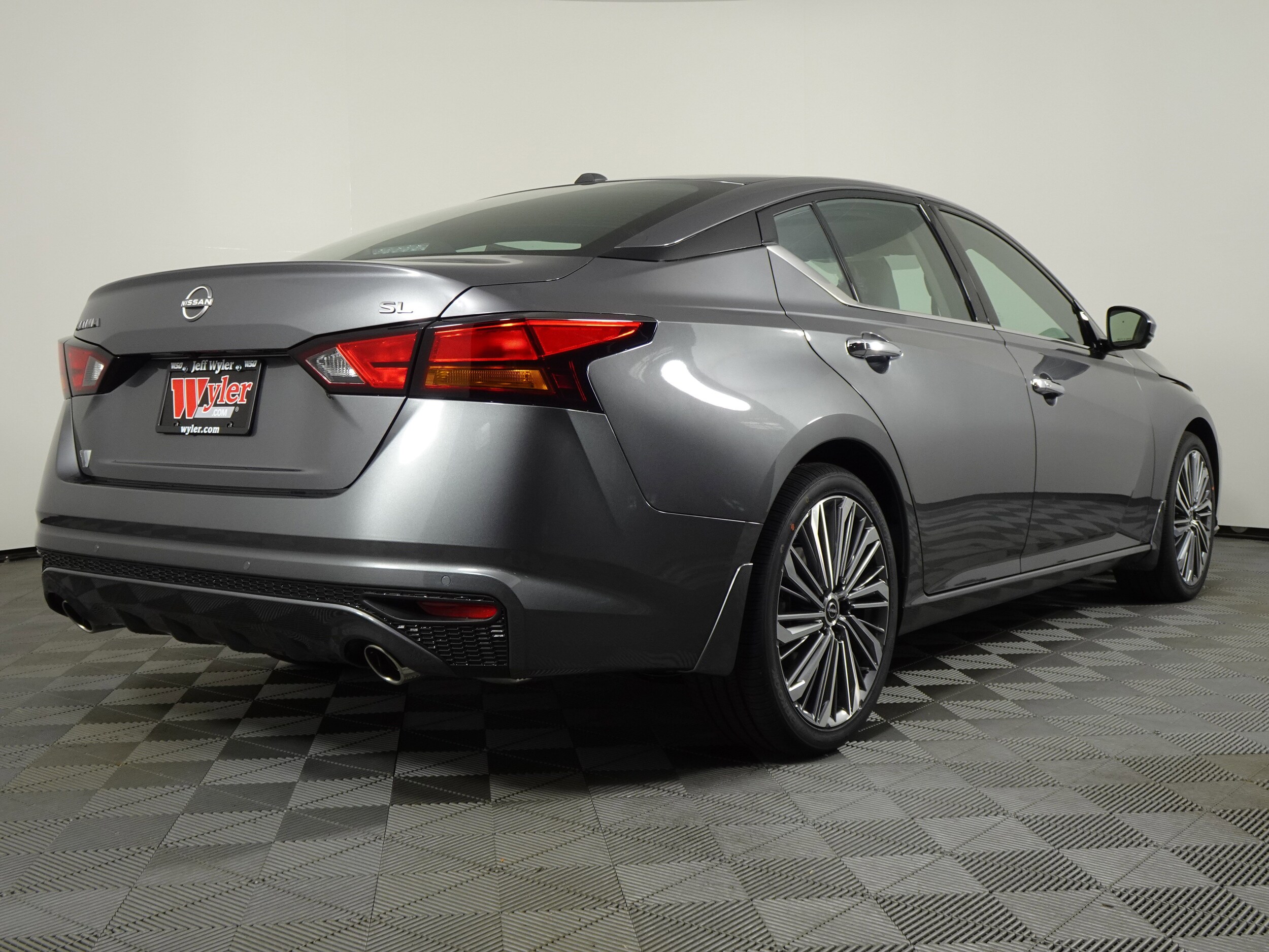 2025 Nissan Altima SL photo 3