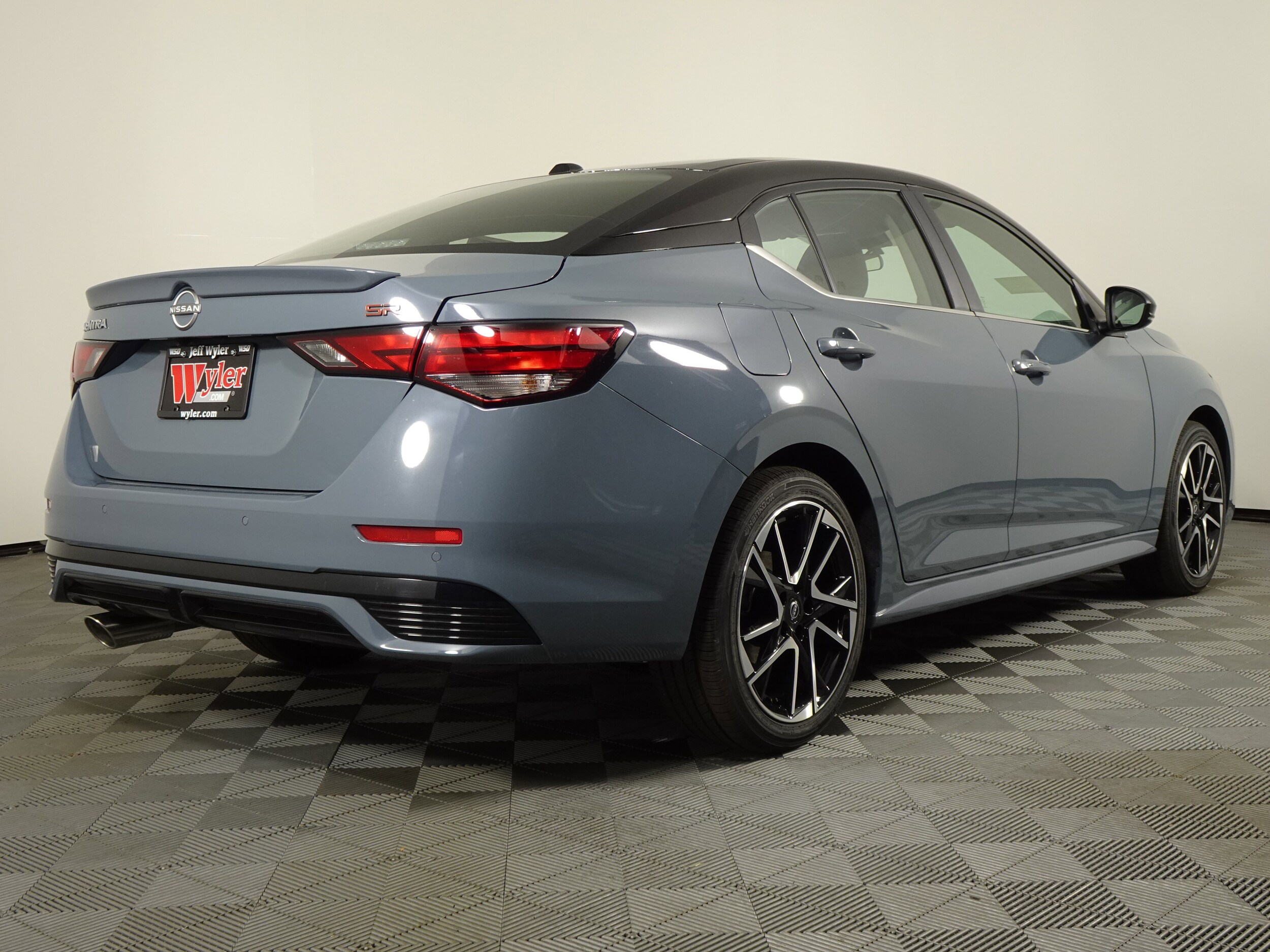 2025 Nissan Sentra SR photo 2