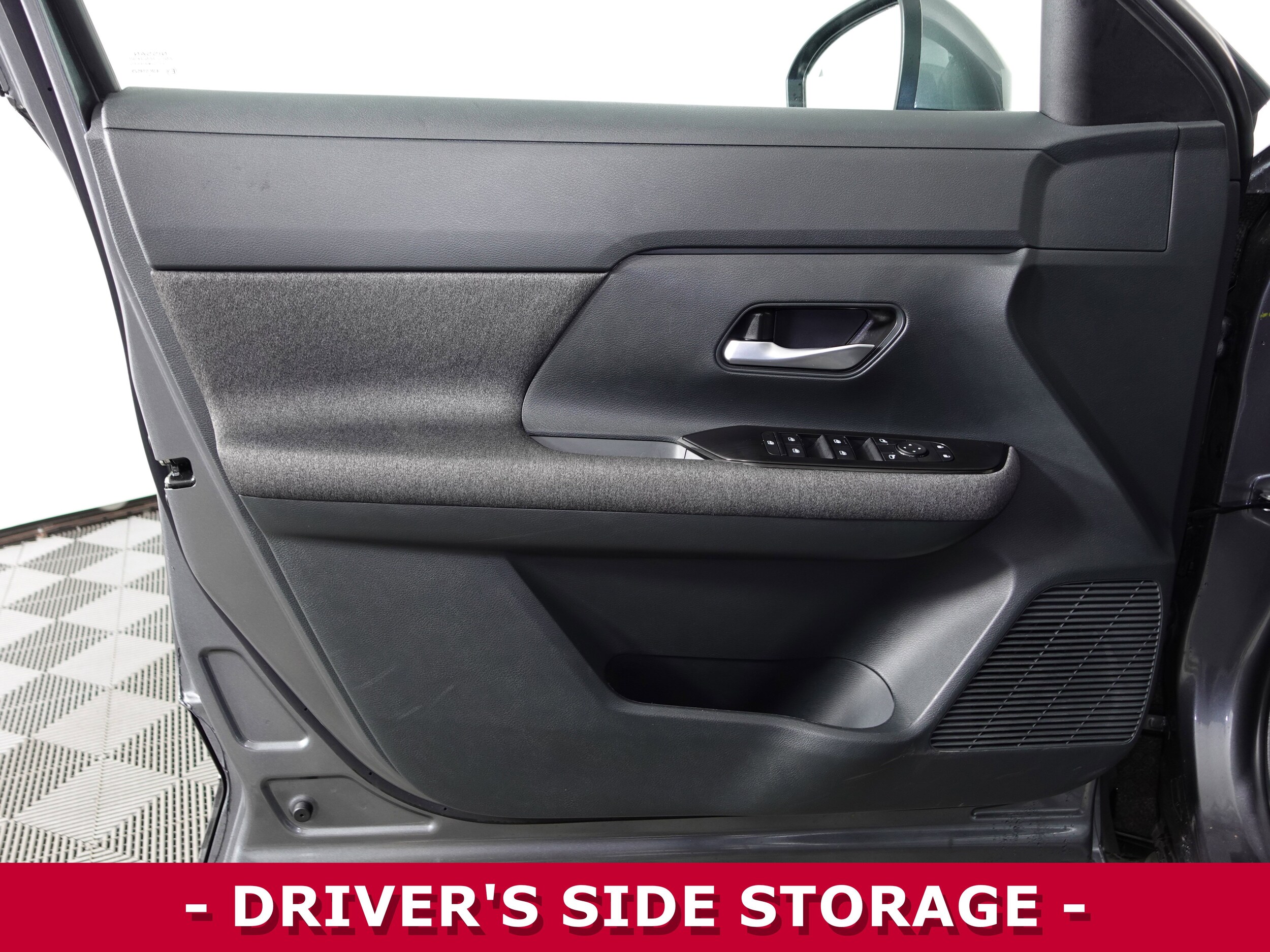 2025 Nissan Kicks SV photo 4