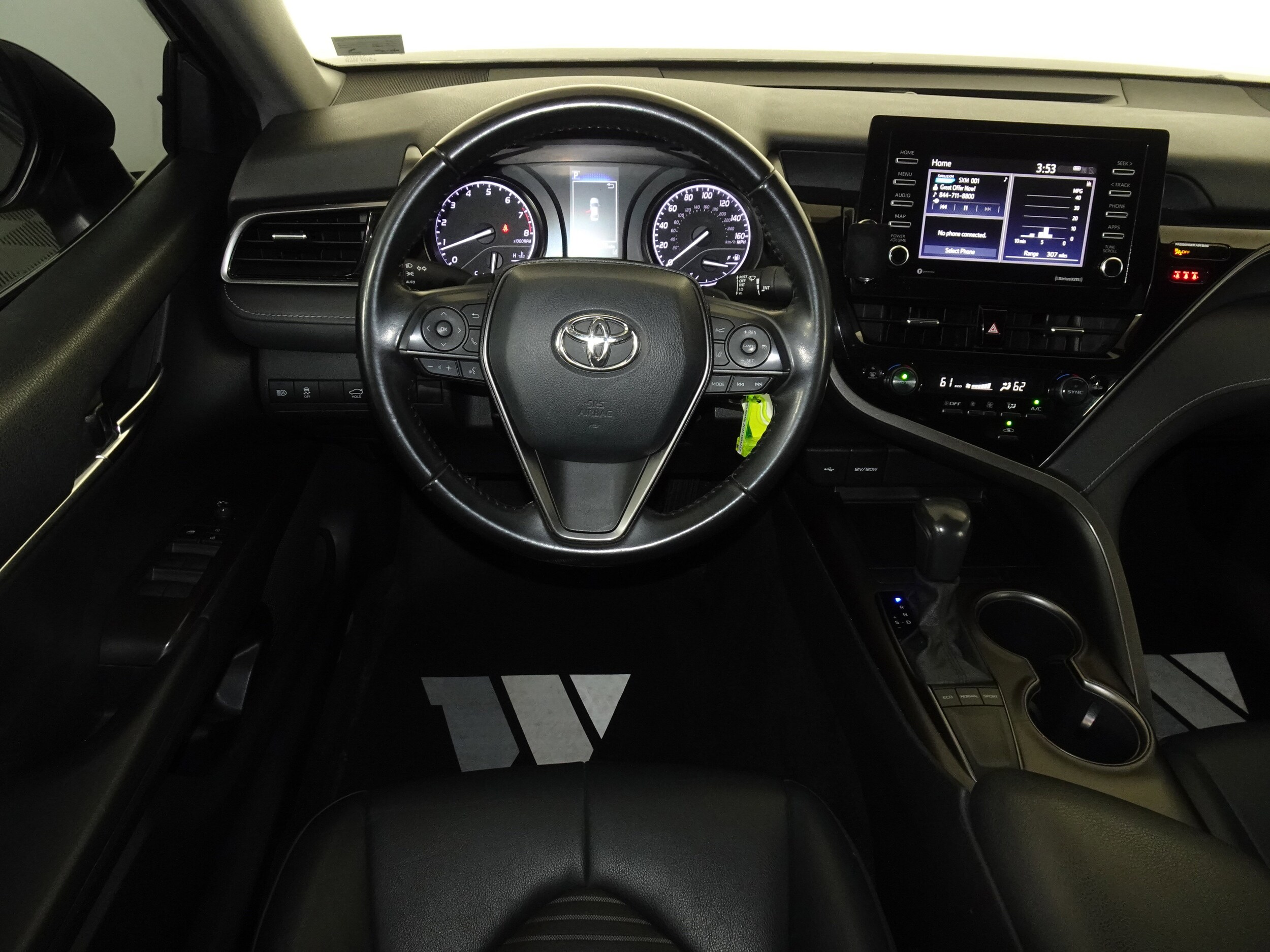 2022 Toyota Camry SE photo 4