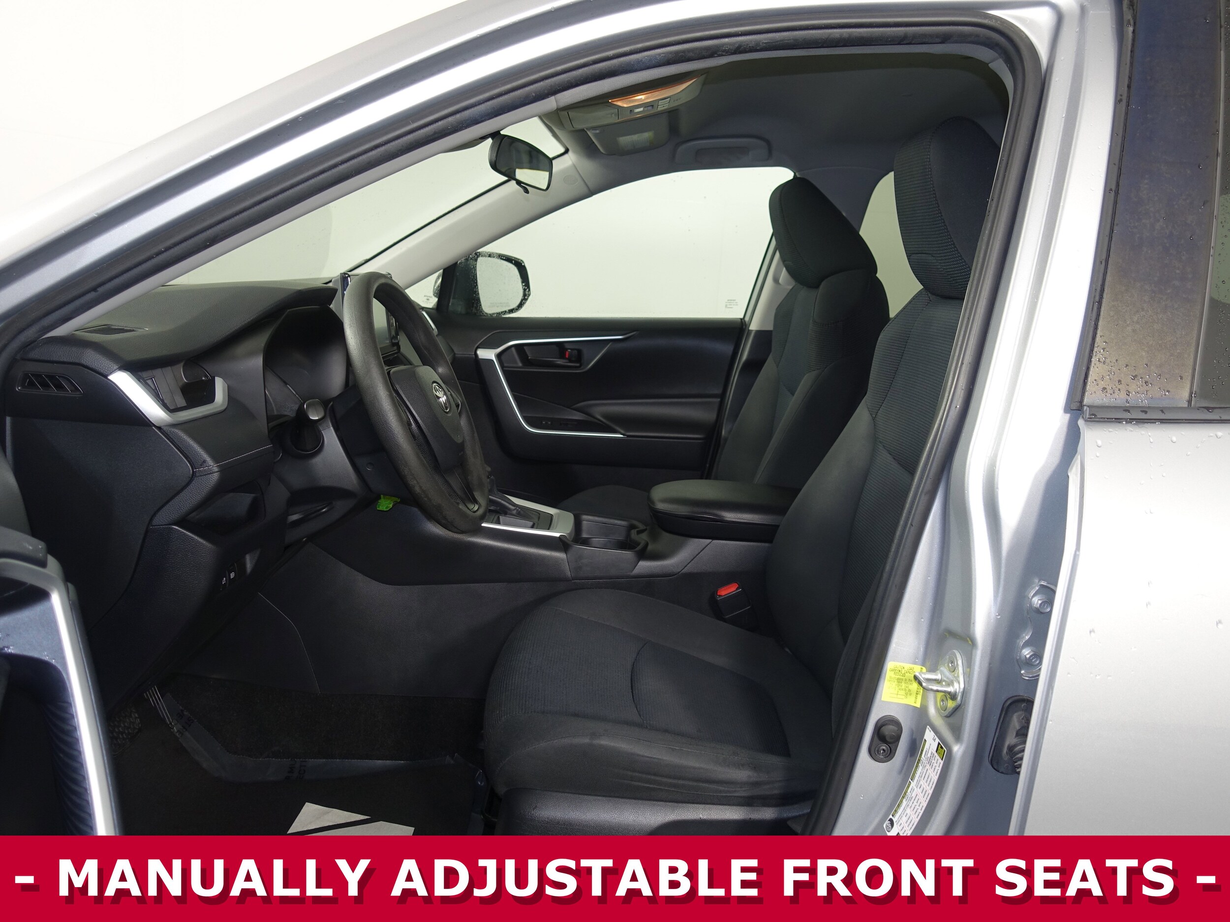 2019 Toyota RAV4 LE photo 2