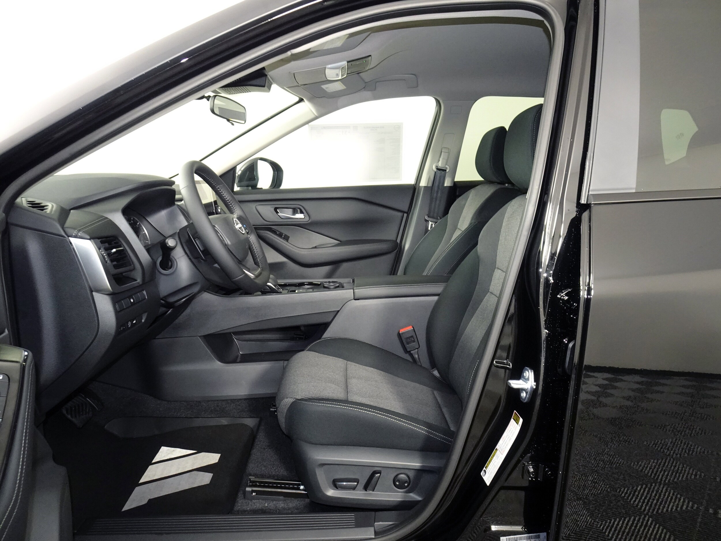 2026 Nissan Rogue SV photo 3