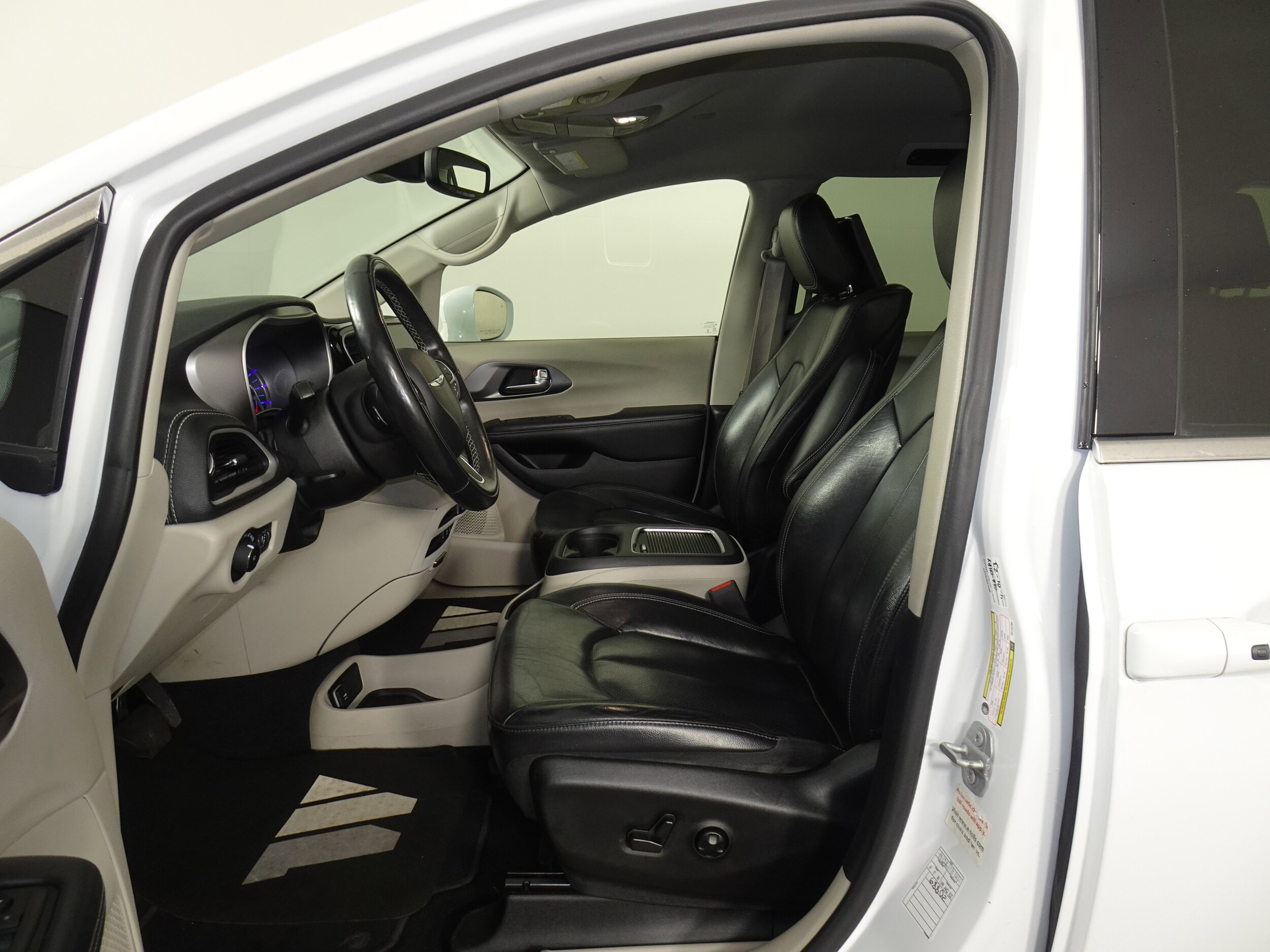2022 Chrysler Pacifica Hybrid Touring L photo 4