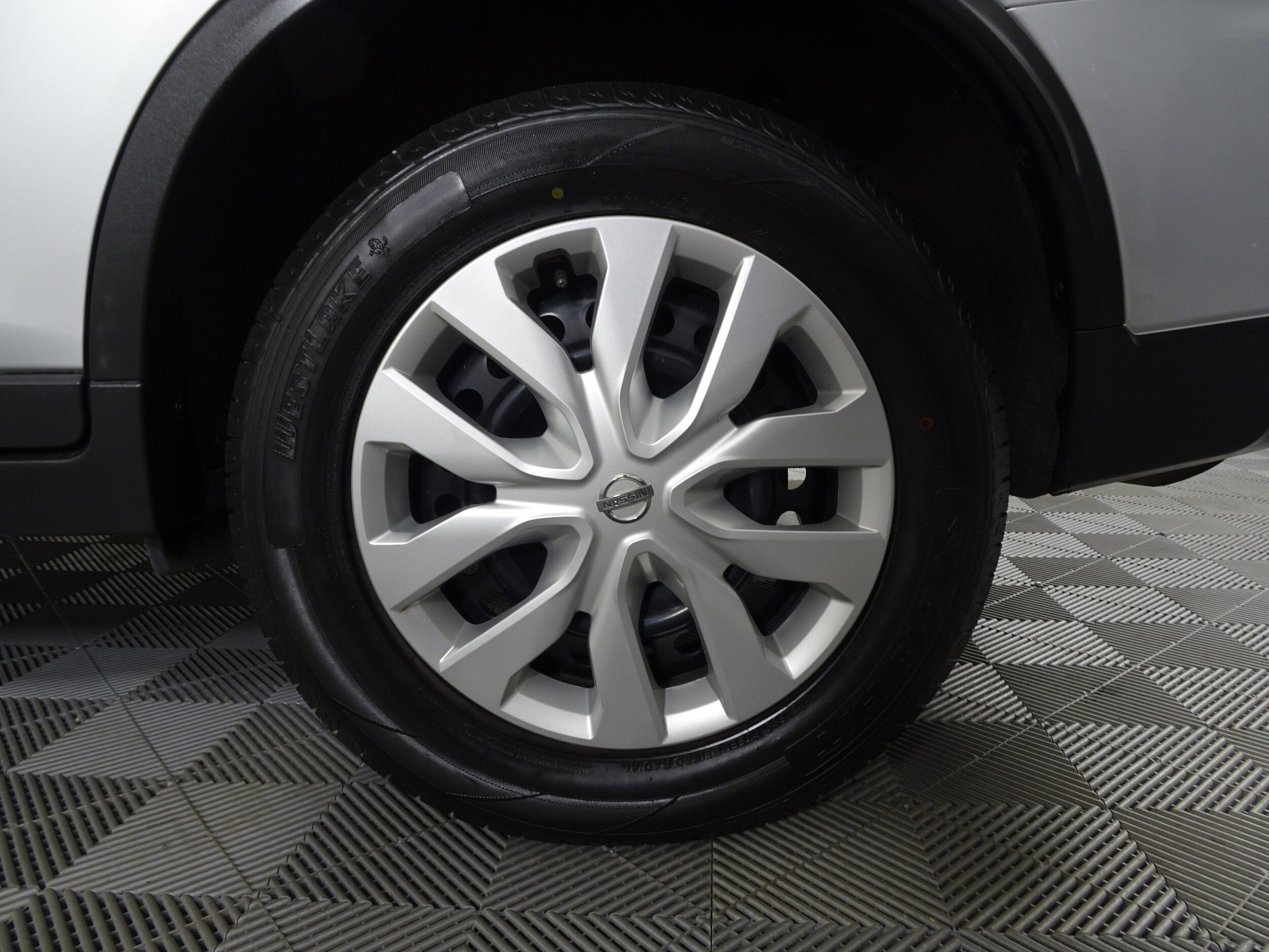 2020 Nissan Rogue S photo 2