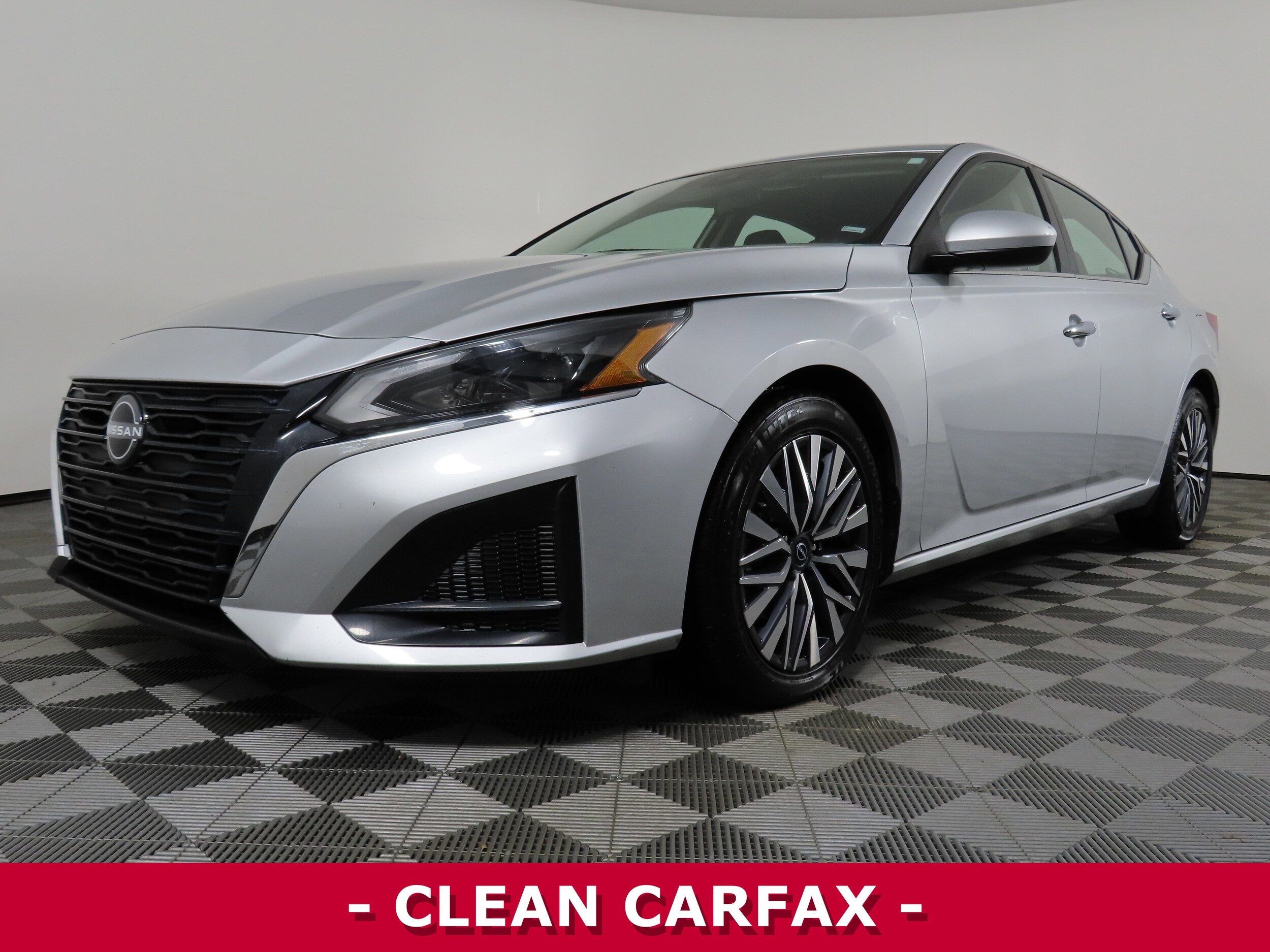 2023 Nissan Altima 2.5 SV photo 3