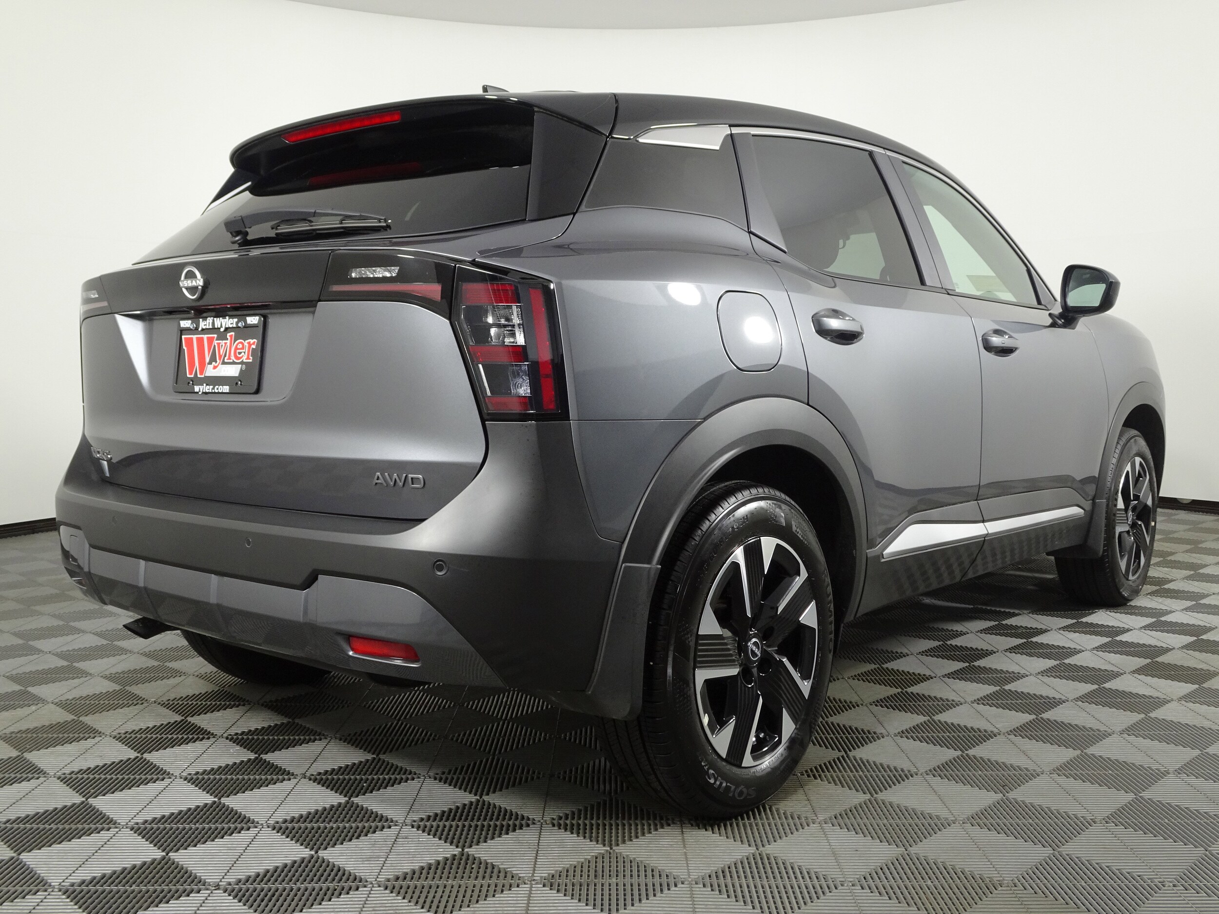 2025 Nissan Kicks SV photo 3