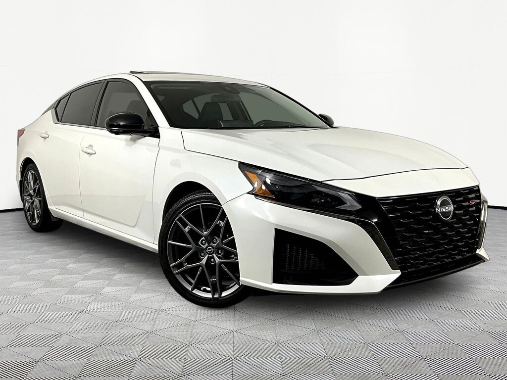 Used 2024 Nissan Altima 2.0 SR Sedan