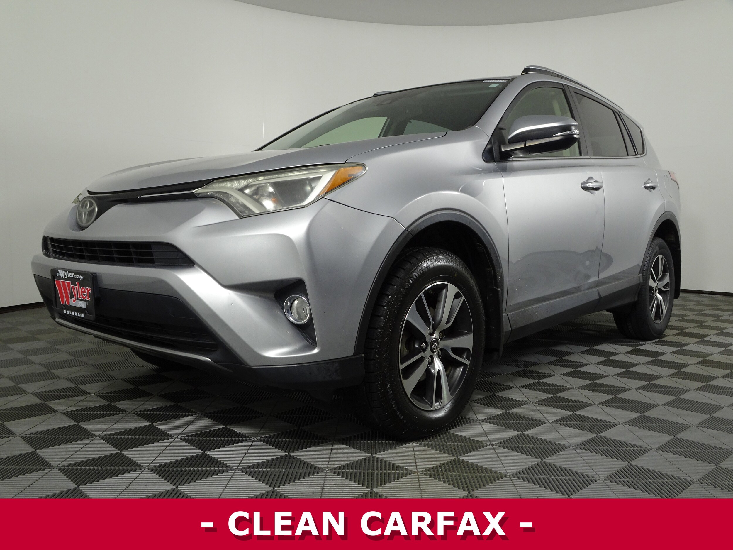 2018 Toyota RAV4 XLE photo 3