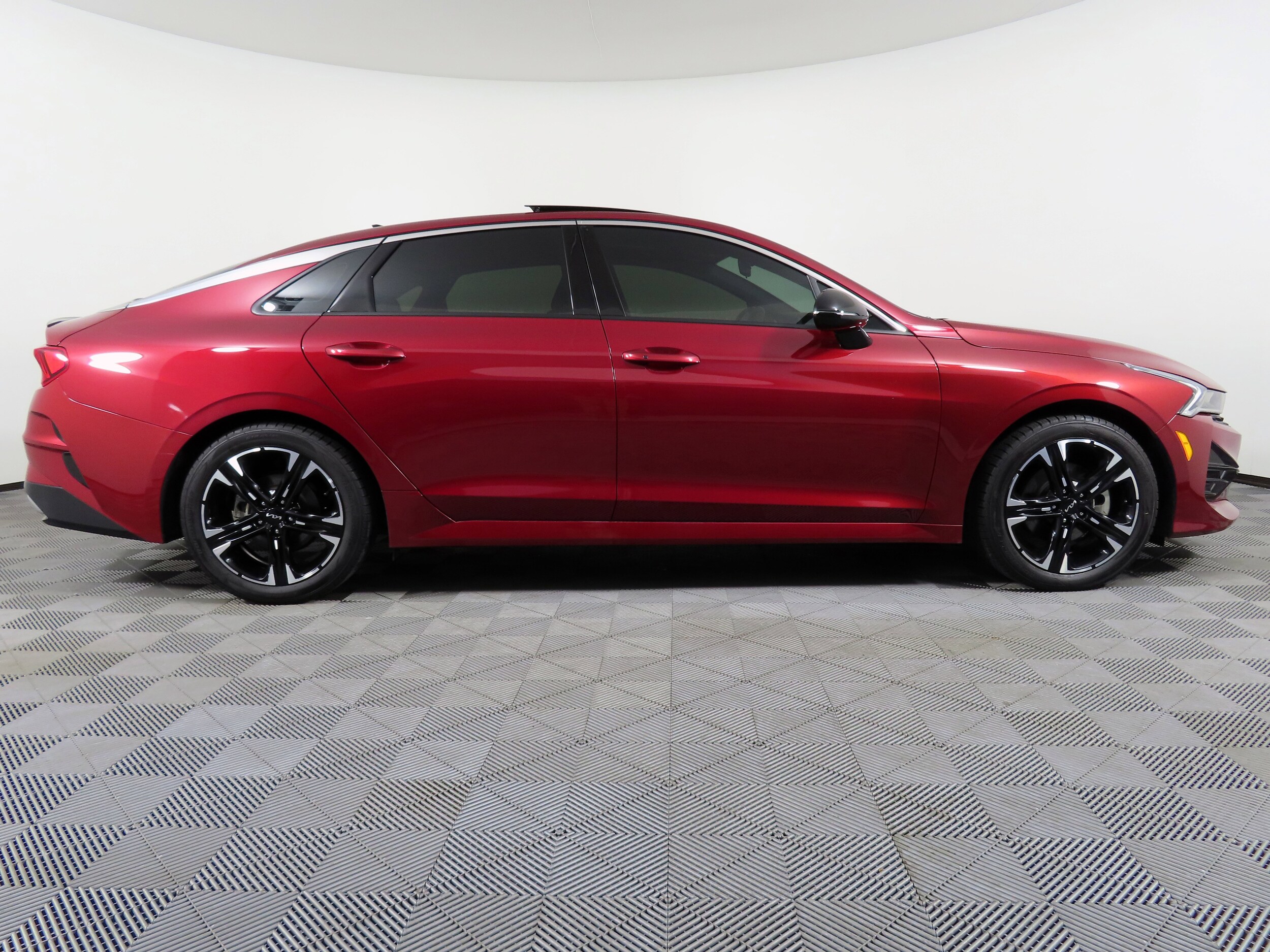 2024 Kia K5 GT-Line photo 2