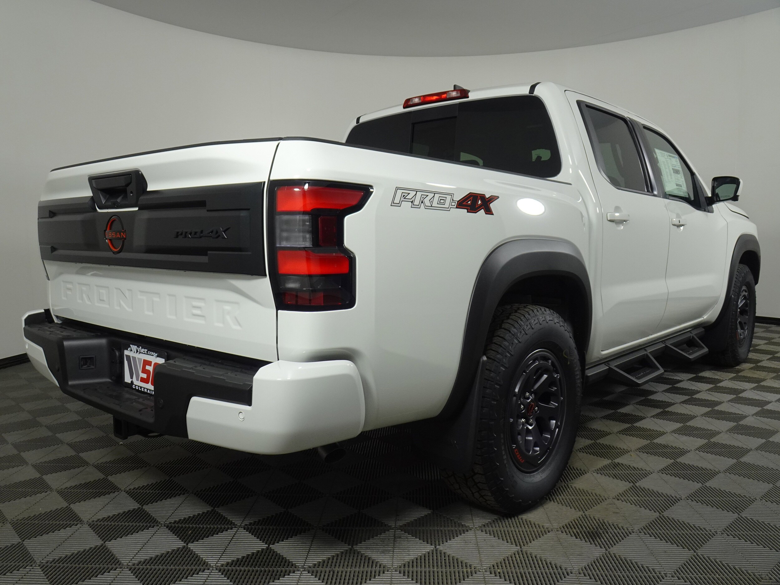 2025 Nissan Frontier PRO-4X photo 3