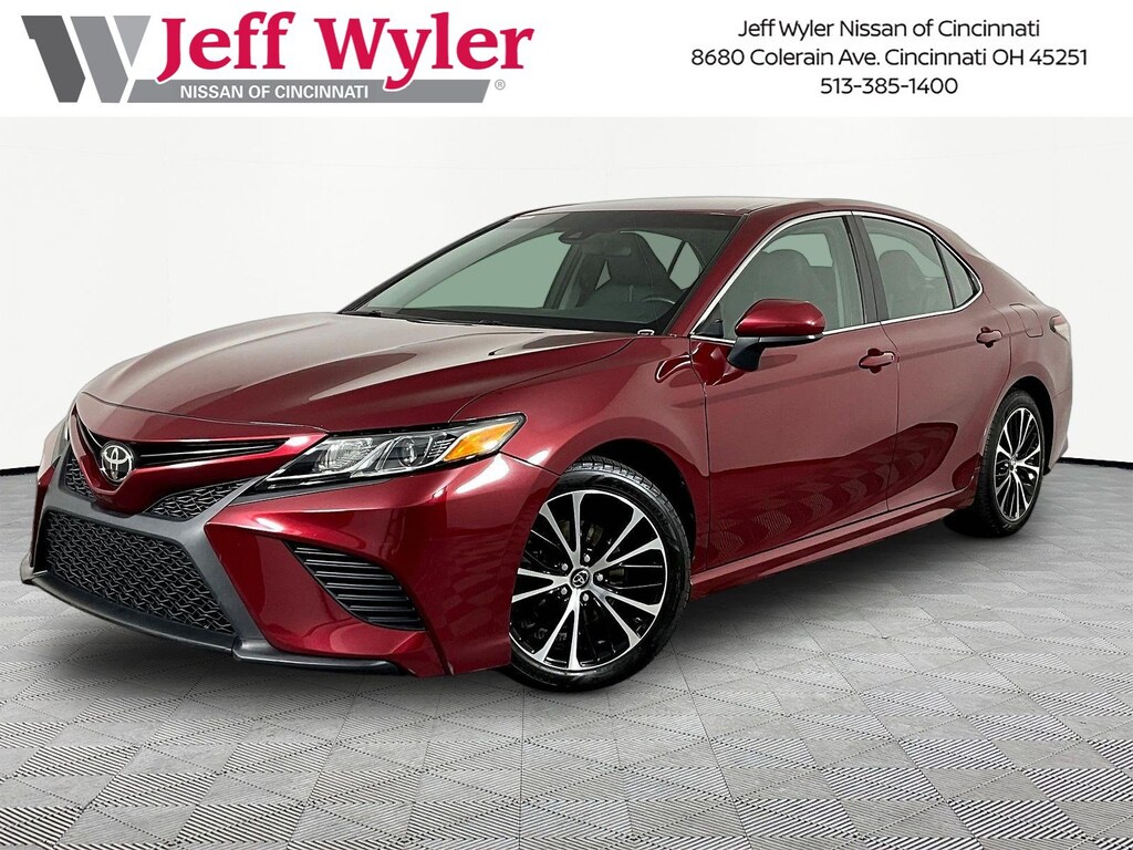 Used 2018 Toyota Camry SE Sedan
