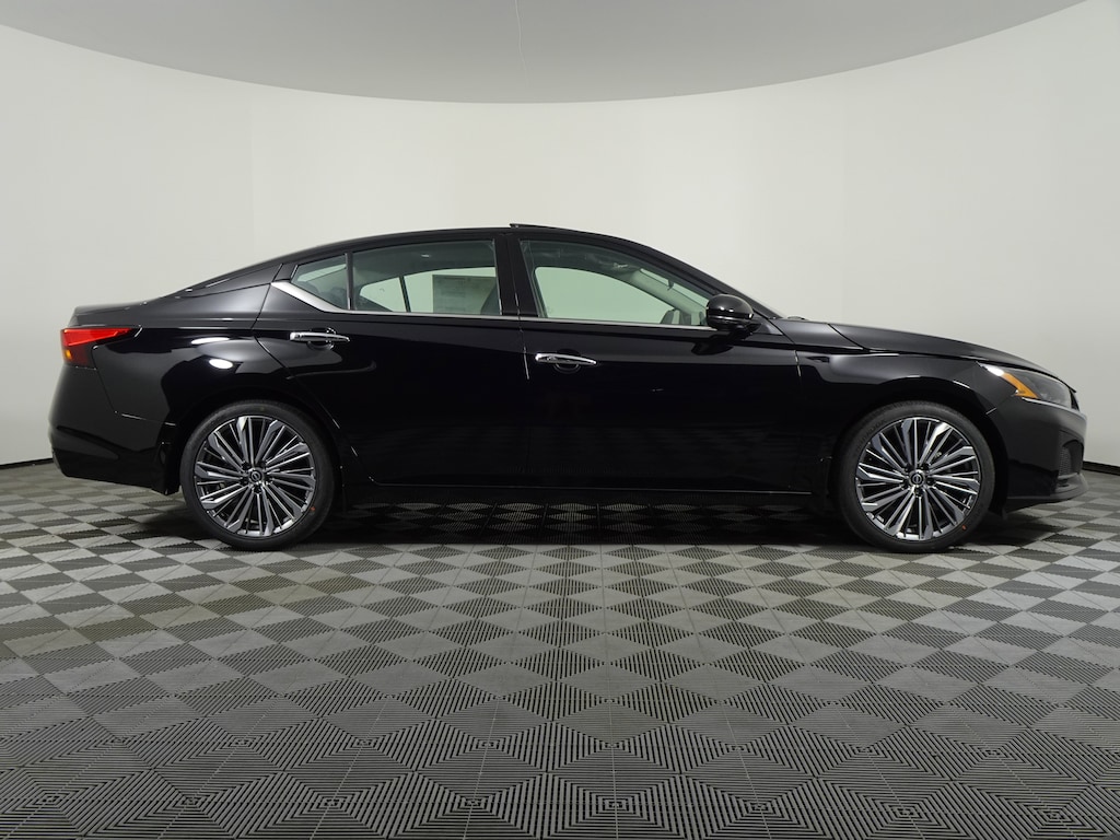 New 2025 Nissan Altima SL Sedan