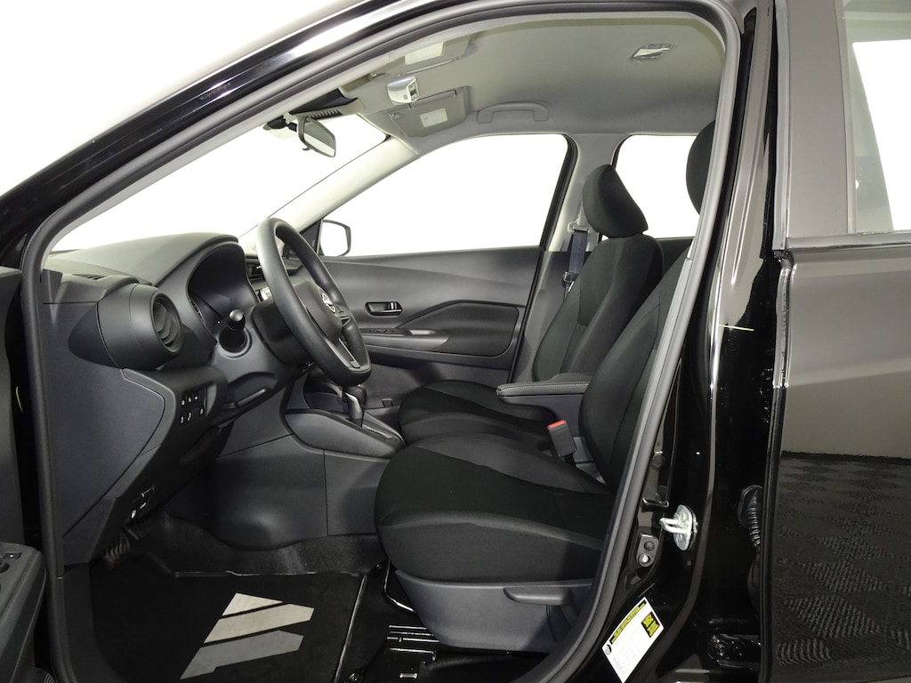 New 2025 Nissan Kicks Play S SUV