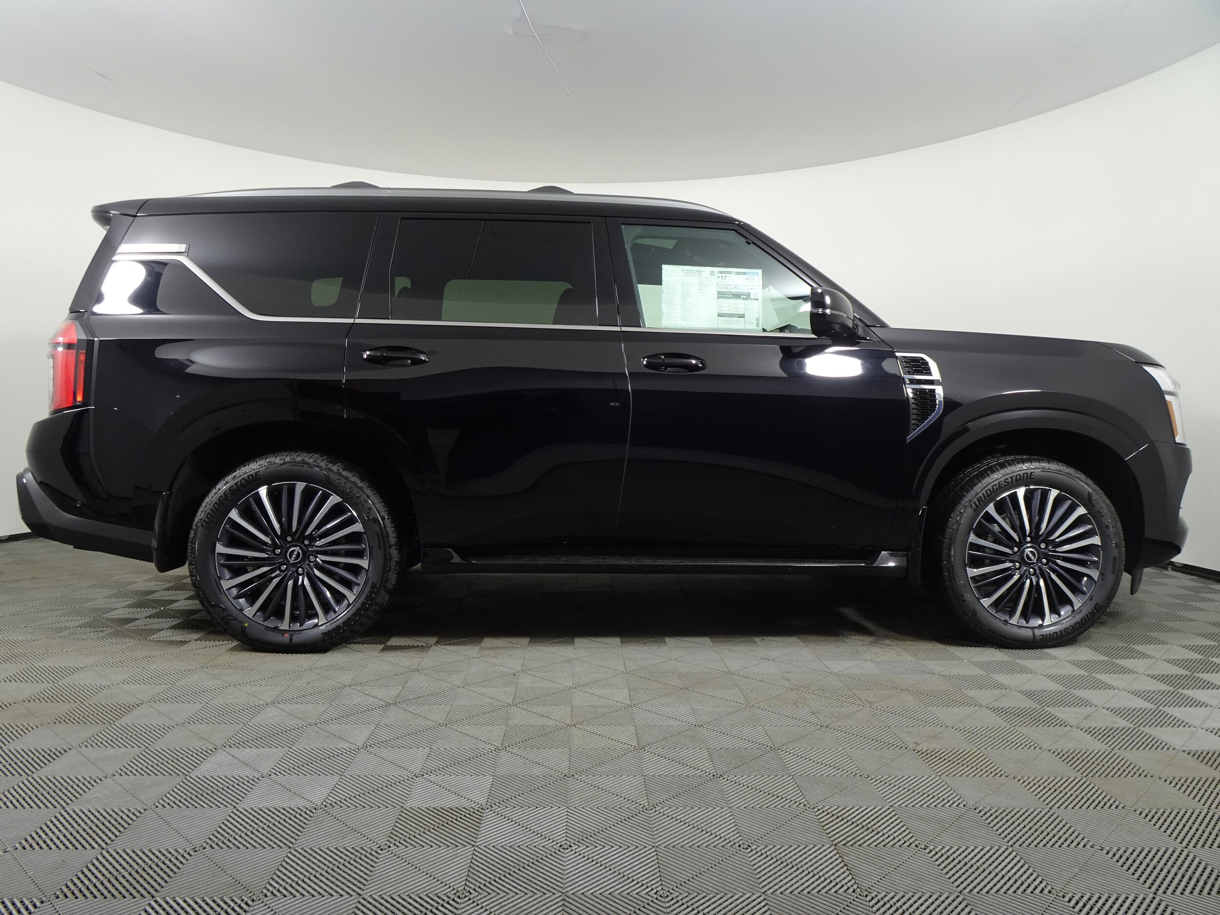 2025 Nissan Armada Platinum Reserve photo 2
