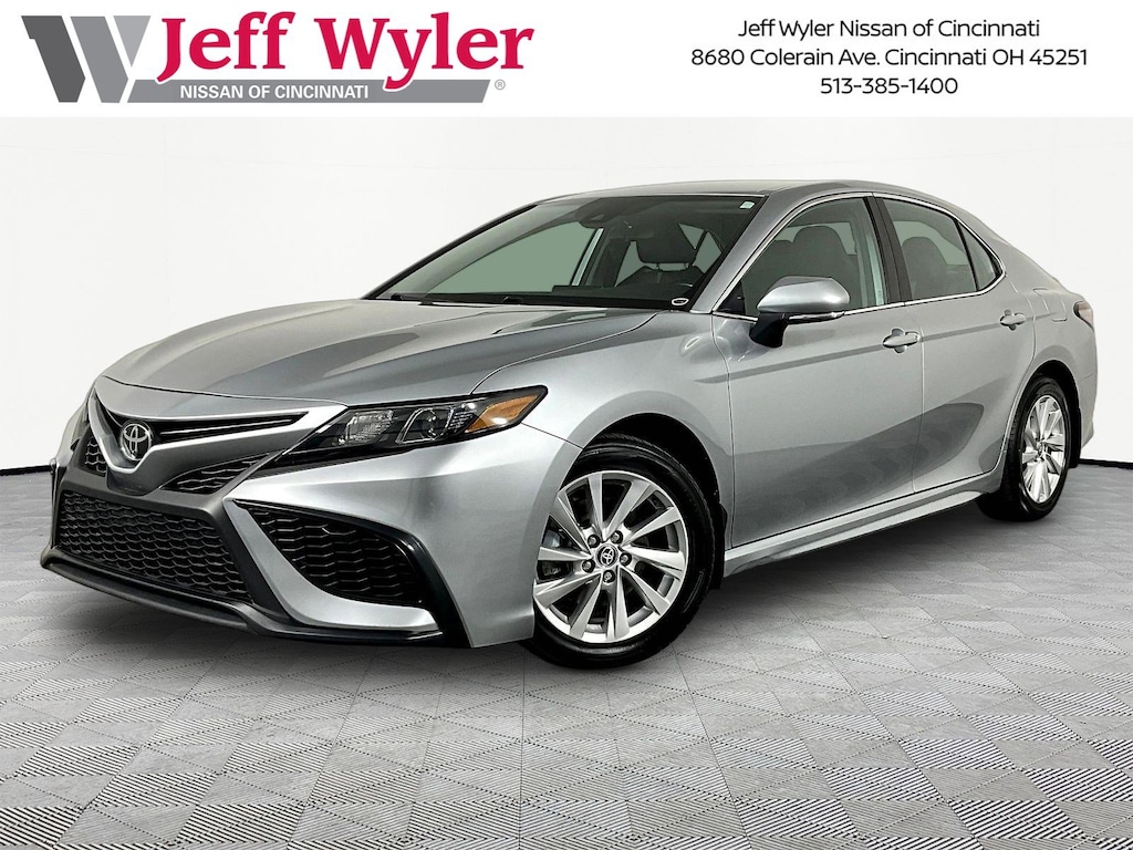 Used 2023 Toyota Camry SE Sedan