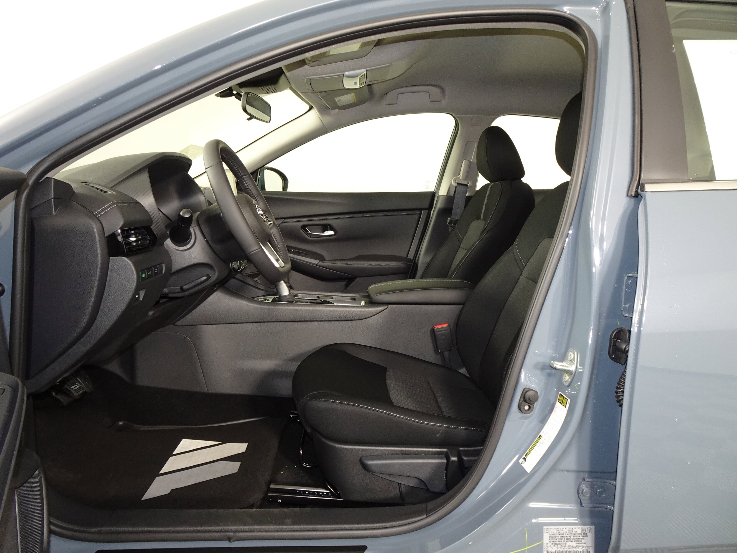2025 Nissan Sentra SV photo 4