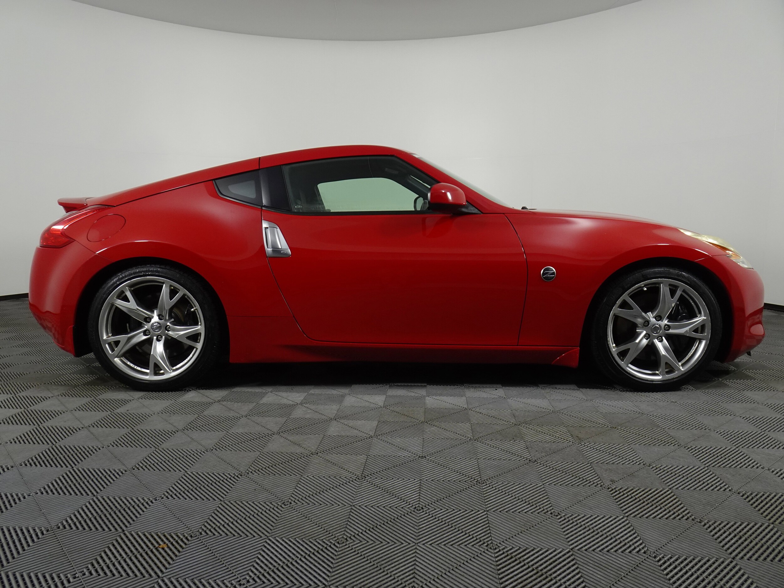 2009 Nissan 370Z Touring photo 2