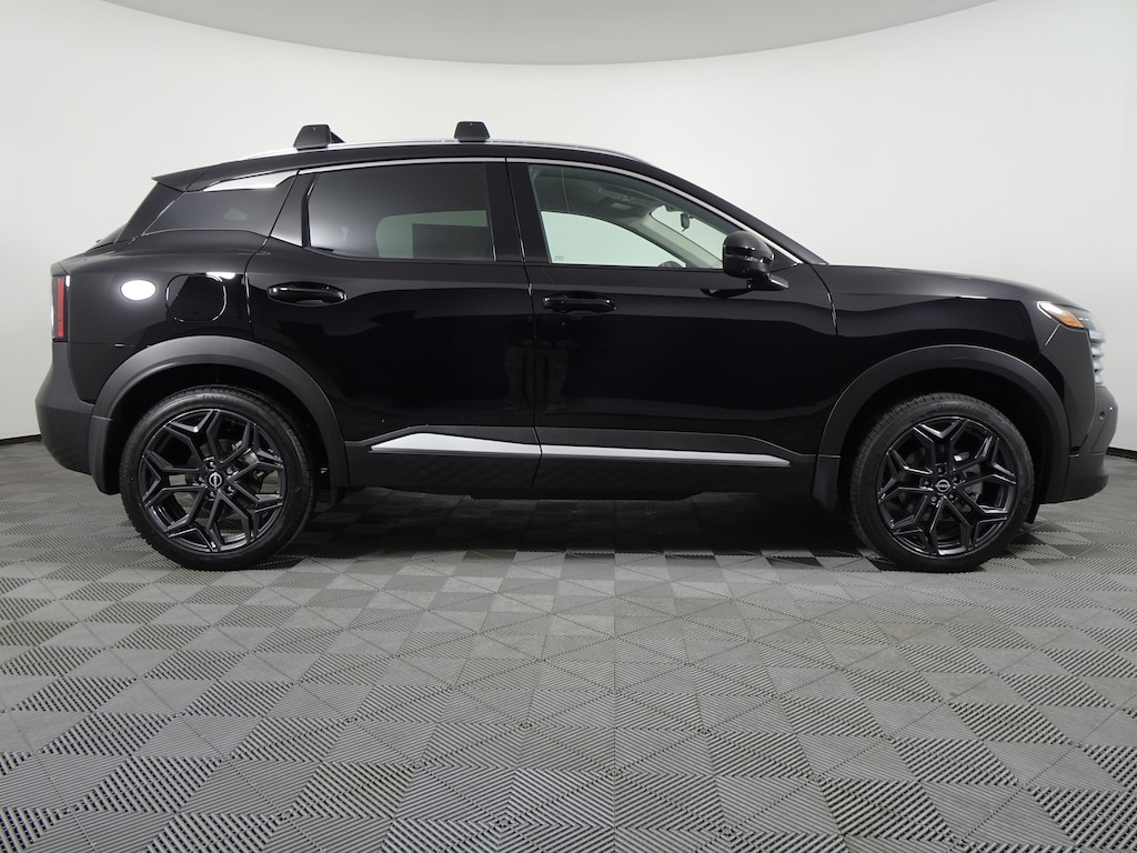 New 2026 Nissan Kicks SR SUV