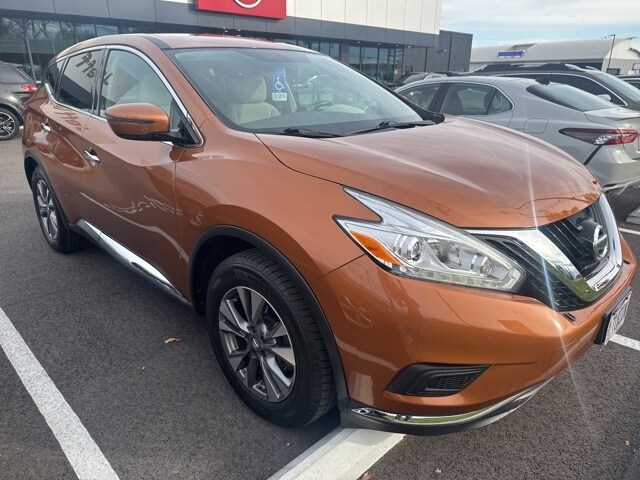 2016 Nissan Murano S photo 2