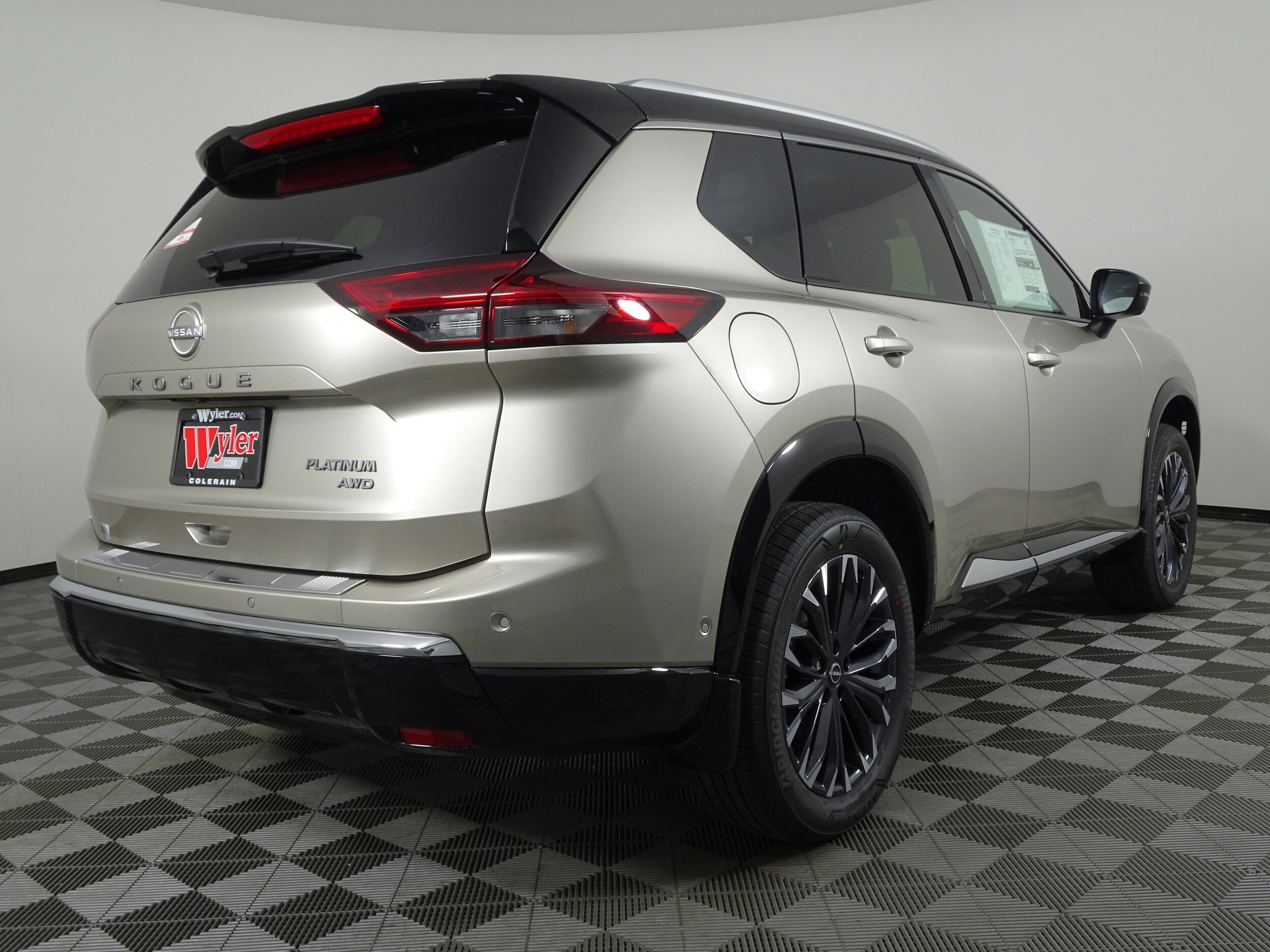 2026 Nissan Rogue Platinum photo 3