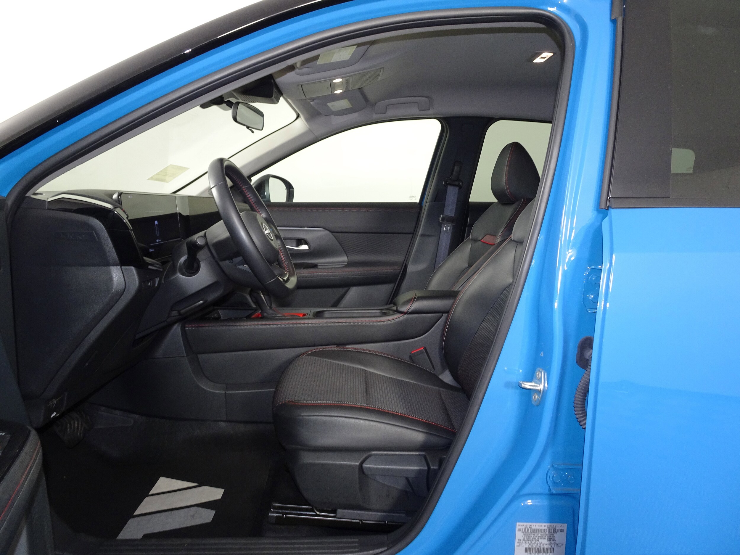 2025 Nissan Kicks SR photo 4