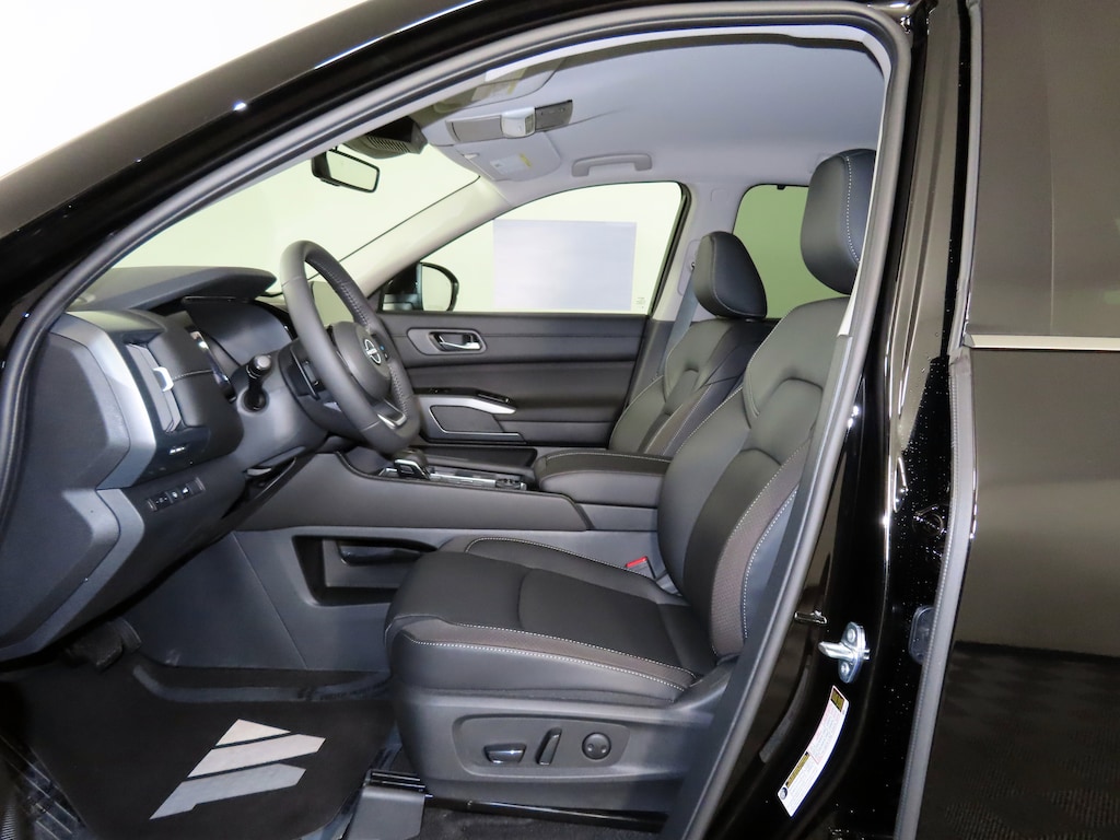 New 2025 Nissan Pathfinder SL SUV