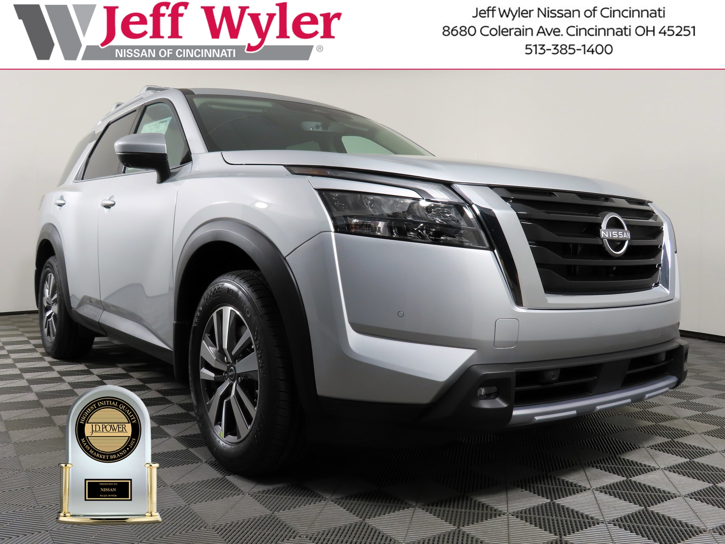 2025 Nissan Pathfinder SL's photo