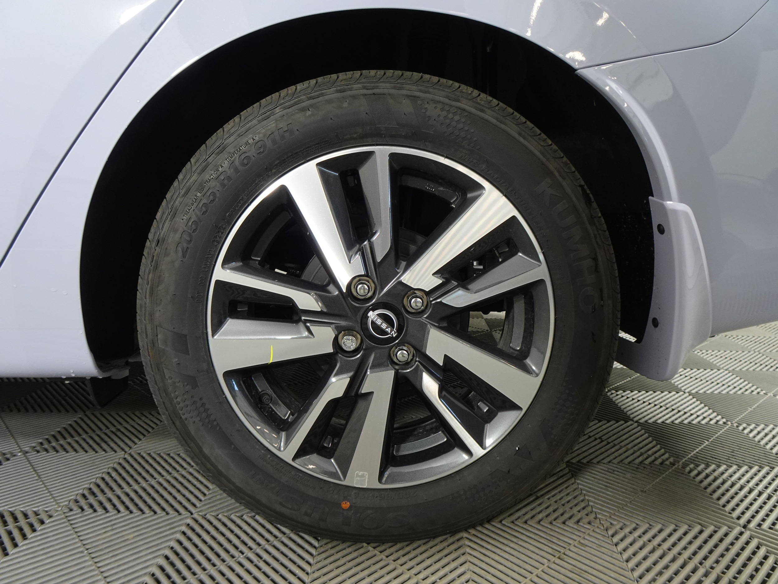 2025 Nissan Versa Sedan SV - Photo 13