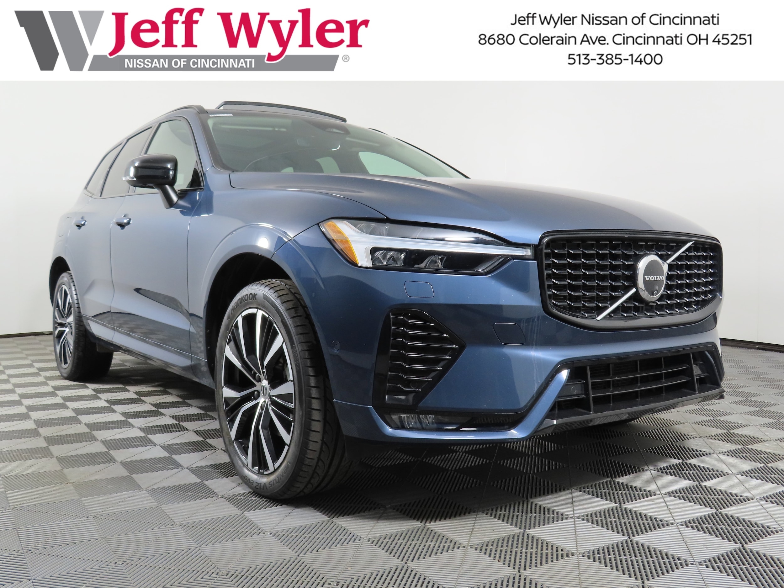 2024 Volvo XC60 Plus's photo