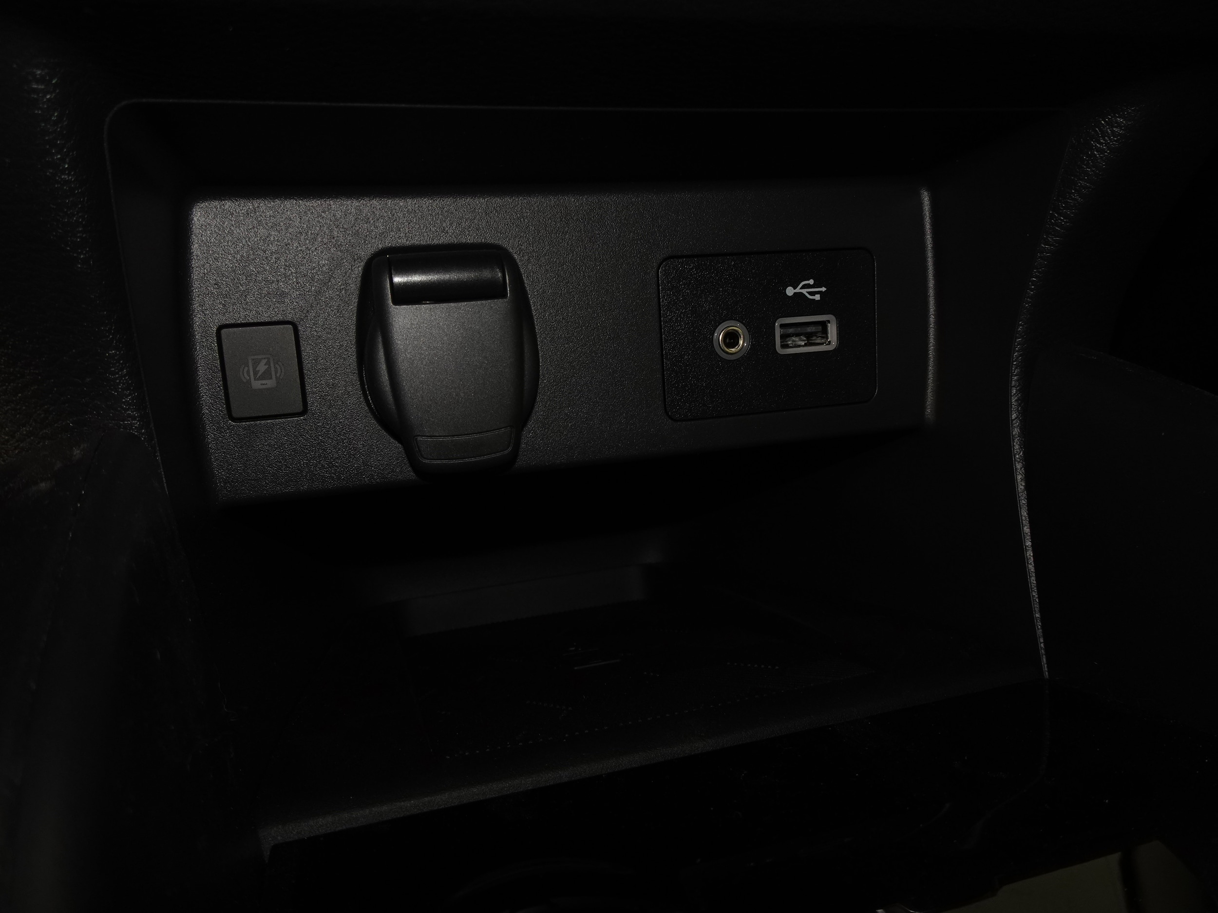2025 Nissan Versa Sedan SV - Photo 27