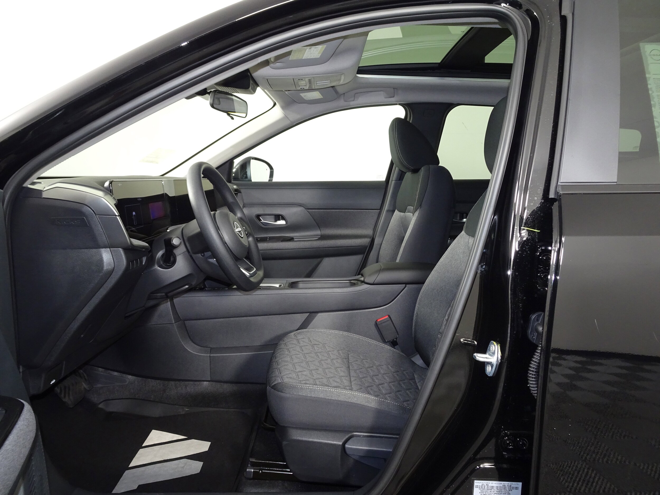 2026 Nissan Kicks SV photo 4