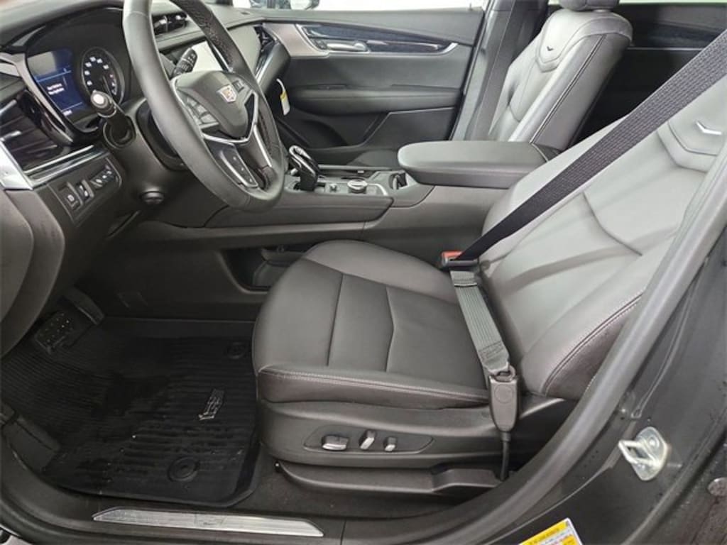 New 2026 CADILLAC LYRIQ Luxury SUV