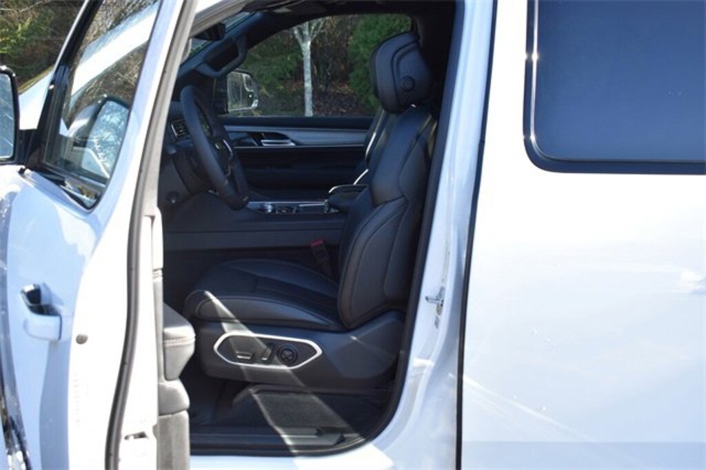 Used 2025 Jeep Wagoneer L