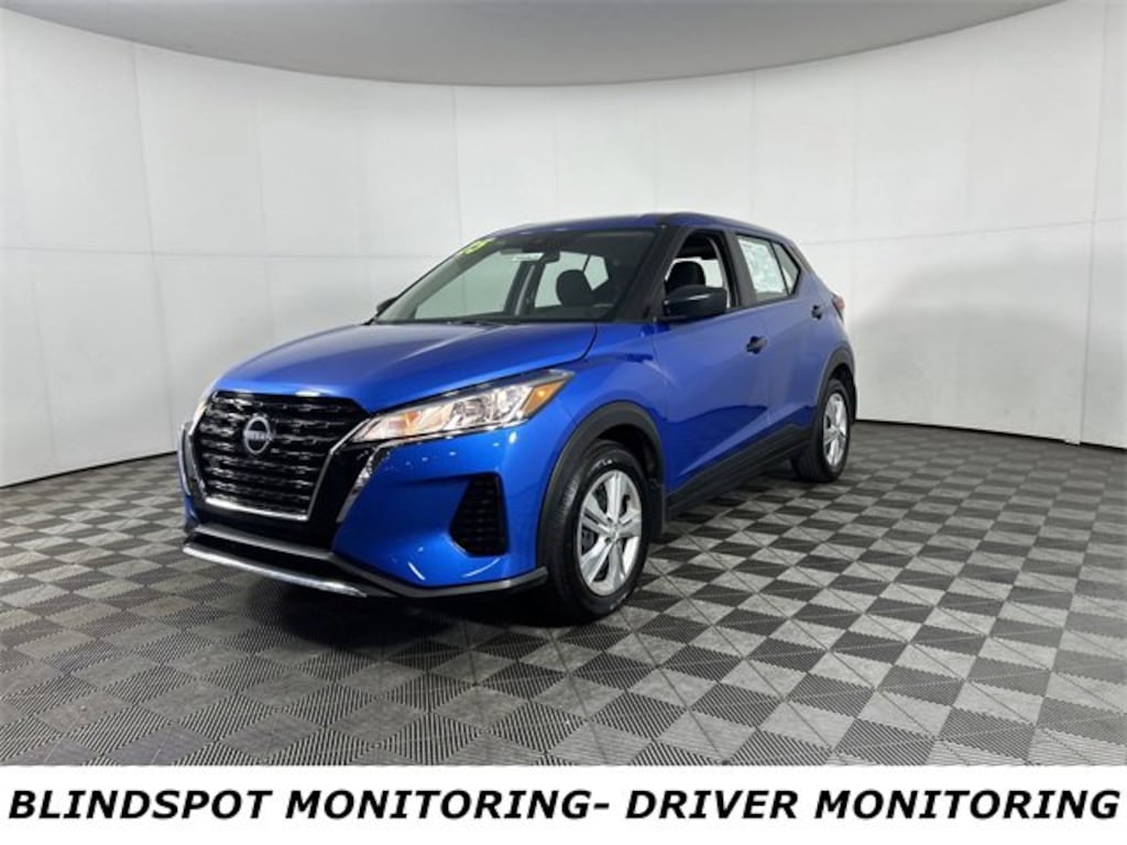 Used 2025 Nissan Kicks Play