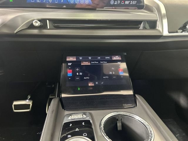 2026 Cadillac VISTIQ Sport - Photo 27
