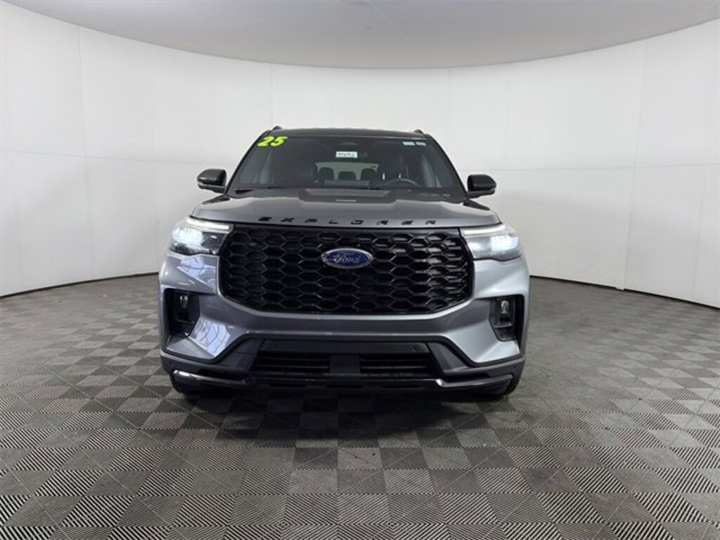Used 2025 Ford Explorer
