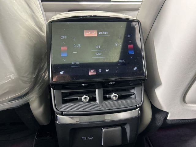2026 Cadillac VISTIQ Sport - Photo 39