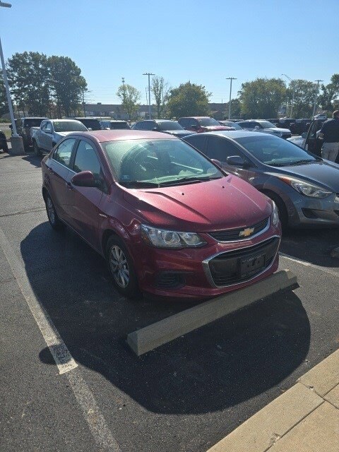 2017 Chevrolet Sonic LT photo 2