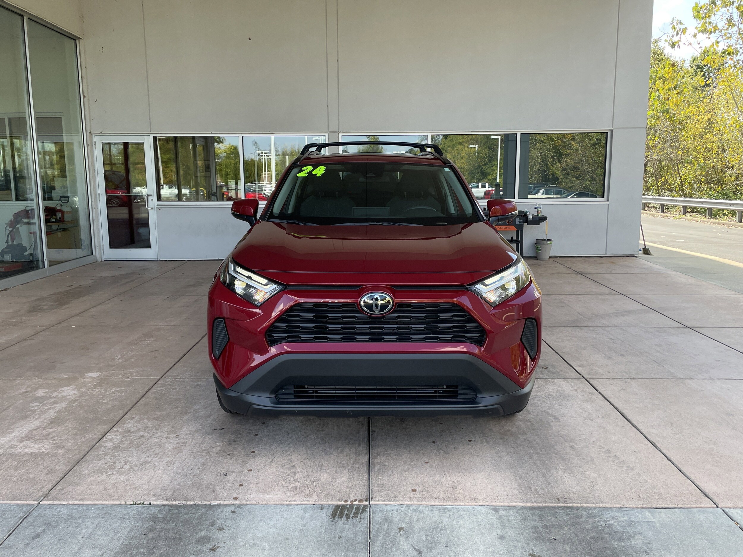 2024 Toyota RAV4 XLE photo 2