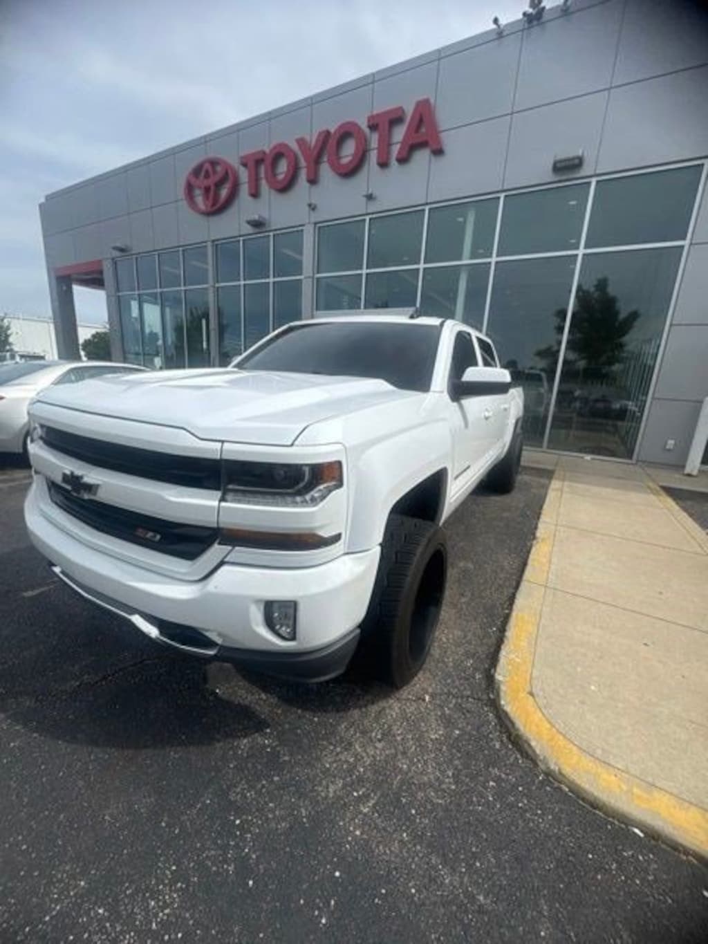 Used 2018 Chevrolet Silverado 1500 4WD Crew Cab 143.5 LT w/2LT Truck Crew Cab